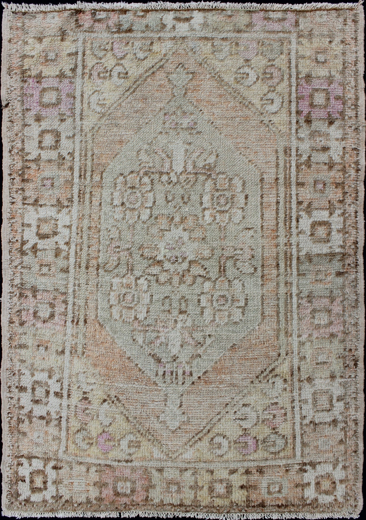 Muted Colored Turkish Keivan Woven Arts Oushak Rug Is Subdued Medallion Design vintage Turkish Oushak rug with an understated medallion with flowers and geometric motifs, Keivan Woven Arts / rug EN - 176024, country of origin / type: Turkey / Oush... - Keivan Woven ArtsEN - 176024 - 10229Rug
