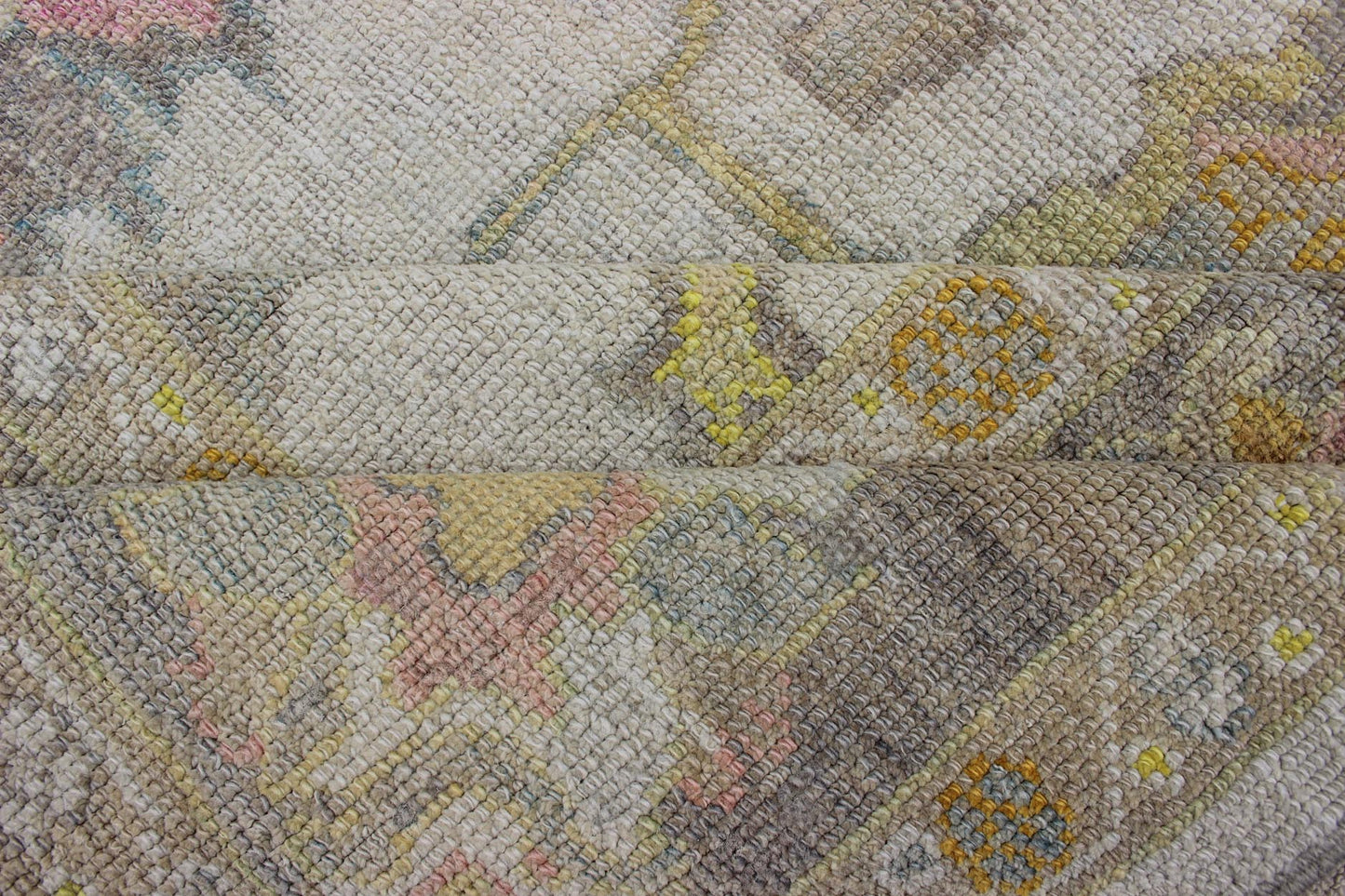 Turkish Oushak Reproduction Rug with Muted Color Palette and All - Over Flower Design Turkish Oushak rug with array of light and medium tone colors and design, Keivan Woven Arts / rug EN - 176126, country of origin / type: Turkey / Oushak Thi... - Keivan Woven ArtsEN - 176126 - 12613Rug