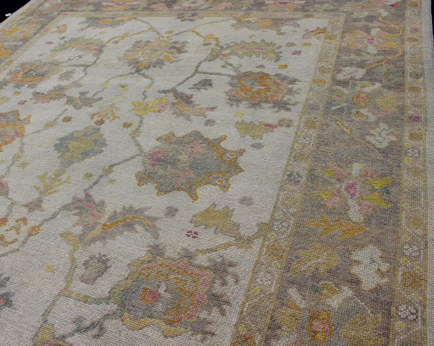 Turkish Oushak Reproduction Rug with Muted Color Palette and All - Over Flower Design Turkish Oushak rug with array of light and medium tone colors and design, Keivan Woven Arts / rug EN - 176126, country of origin / type: Turkey / Oushak Thi... - Keivan Woven ArtsEN - 176126 - 12613Rug
