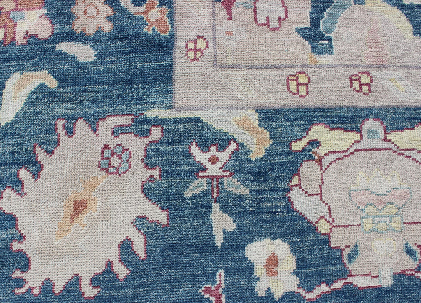 Oushak rug from Turkey with floral blossom all - over design rendered in gray, blue, ivory, and red tones, rug en - 176142, country of origin or type: Turkey or Oushak This striking Turkish Oushak rug bears a gray - colored body that is highlighted by... - Keivan Woven ArtsEN - 176142 - 10972Rug