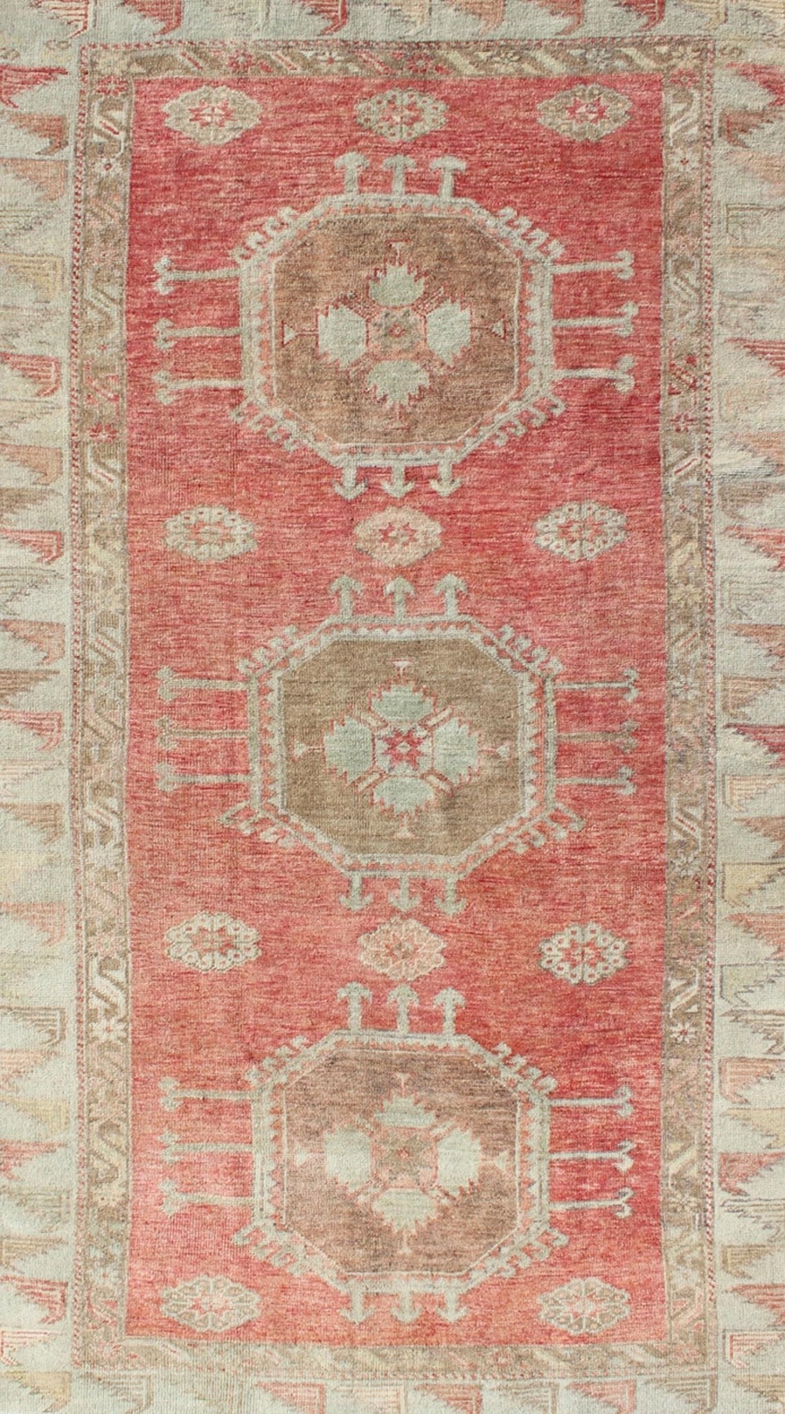 Vintage Turkish Oushak Rug with Geoemetric Medallions Turkish Oushak Vintage Carpet with Geometric Medallion Design, rug en - 176258, country of origin / type: Turkey / Oushak, circa 1940 This Oushak rug from Turkey features a multi - medalli... - Keivan Woven ArtsEN - 176258 - 10646Rug