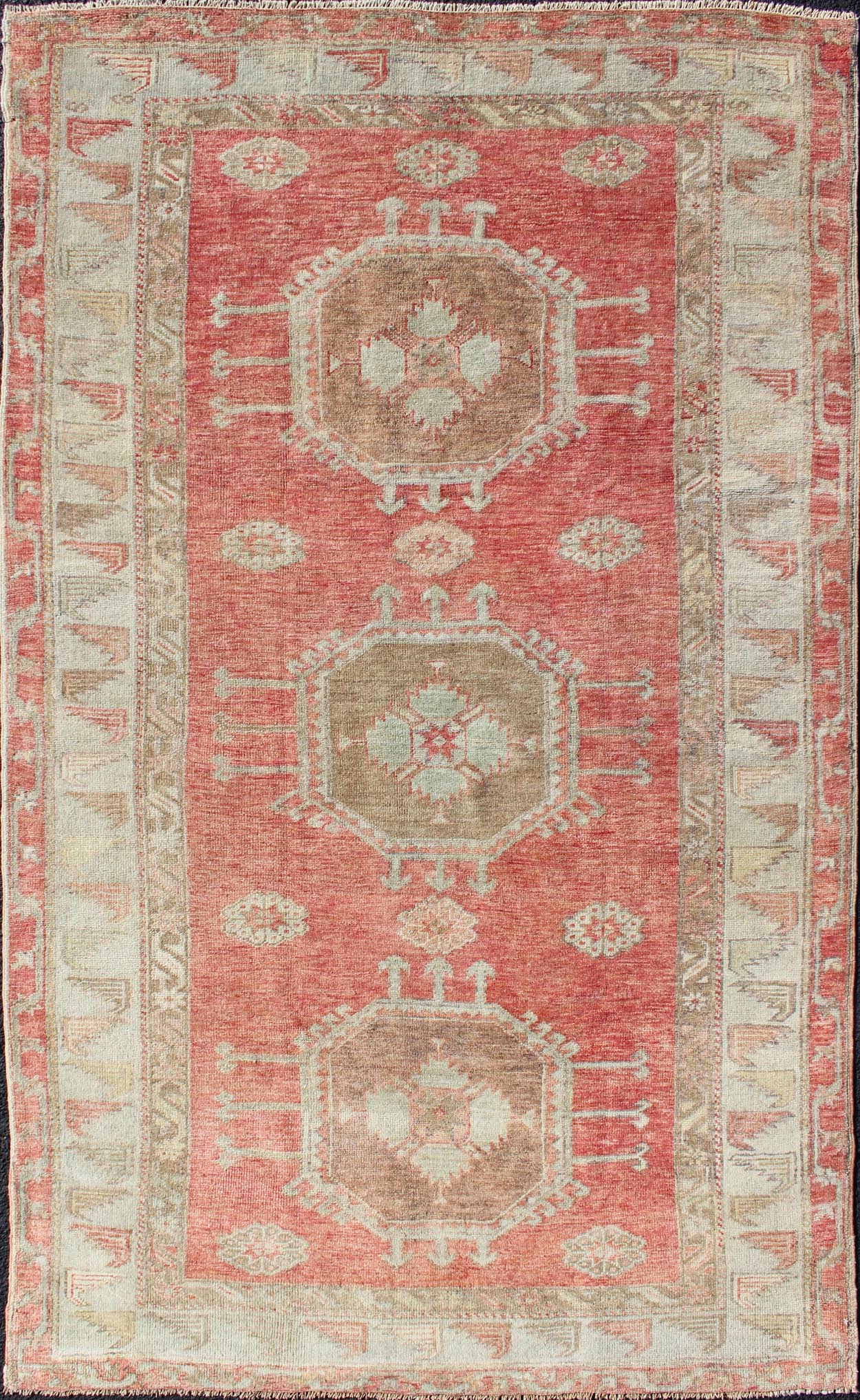 Vintage Turkish Oushak Rug with Geoemetric Medallions Turkish Oushak Vintage Carpet with Geometric Medallion Design, rug en - 176258, country of origin / type: Turkey / Oushak, circa 1940 This Oushak rug from Turkey features a multi - medalli... - Keivan Woven ArtsEN - 176258 - 10646Rug