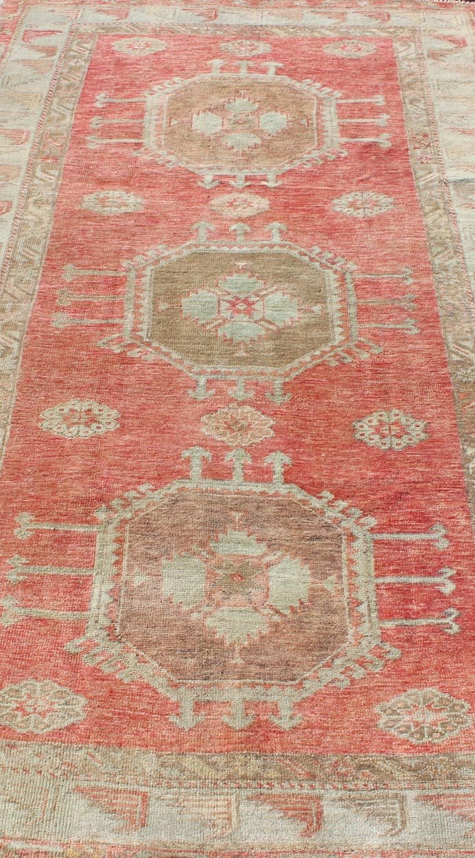 Vintage Turkish Oushak Rug with Geoemetric Medallions Turkish Oushak Vintage Carpet with Geometric Medallion Design, rug en - 176258, country of origin / type: Turkey / Oushak, circa 1940 This Oushak rug from Turkey features a multi - medalli... - Keivan Woven ArtsEN - 176258 - 10646Rug