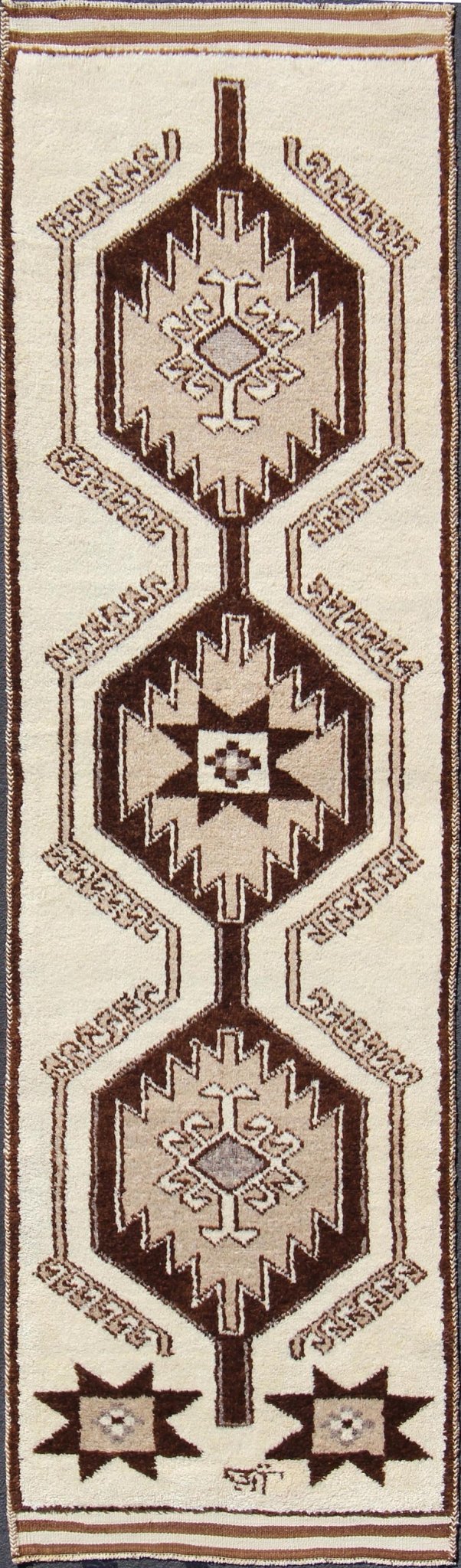Vintage Turkish Tulu Gallery Rug with Tribal Medallions in Shades of Brown Turkish Tulu Vintage Runner with Vertical Tribal Medallion Design, rug en - 176266, country of origin / type: Turkey / Tulu, circa 1960 This unique Turkish Tulu runn... - Keivan Woven ArtsEN - 176266 - 10820Rug