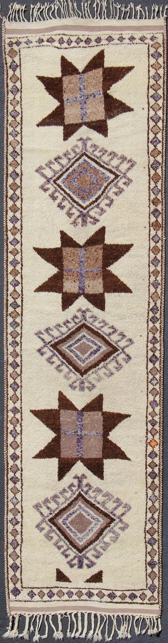 Brown and cream tribal design Turkish Tulu runner vintage, rug en - 176267, country of origin / type: Turkey / Tulu, circa 1960 This unique Turkish Tulu runner features a vertical arrangement of graphic, brown, geometric tribal designs set atop a ... - Keivan Woven ArtsEN - 176267 - 10824Rug
