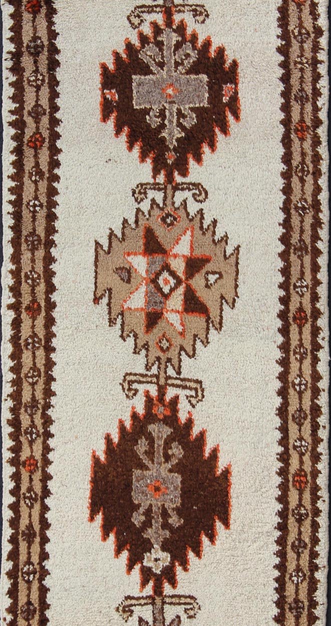 Brown, Black, Salmon taupe, gray and cream tribal design Turkish vintage Tulu runner Vintage rug EN - 176273, country of origin / type: Turkey / Tulu, circa 1960. Vintage Moroccan Runner, Vintage Tulu Runner, Geometric Runner This unique T... - Keivan Woven ArtsEN - 176268 - 10982Rug
