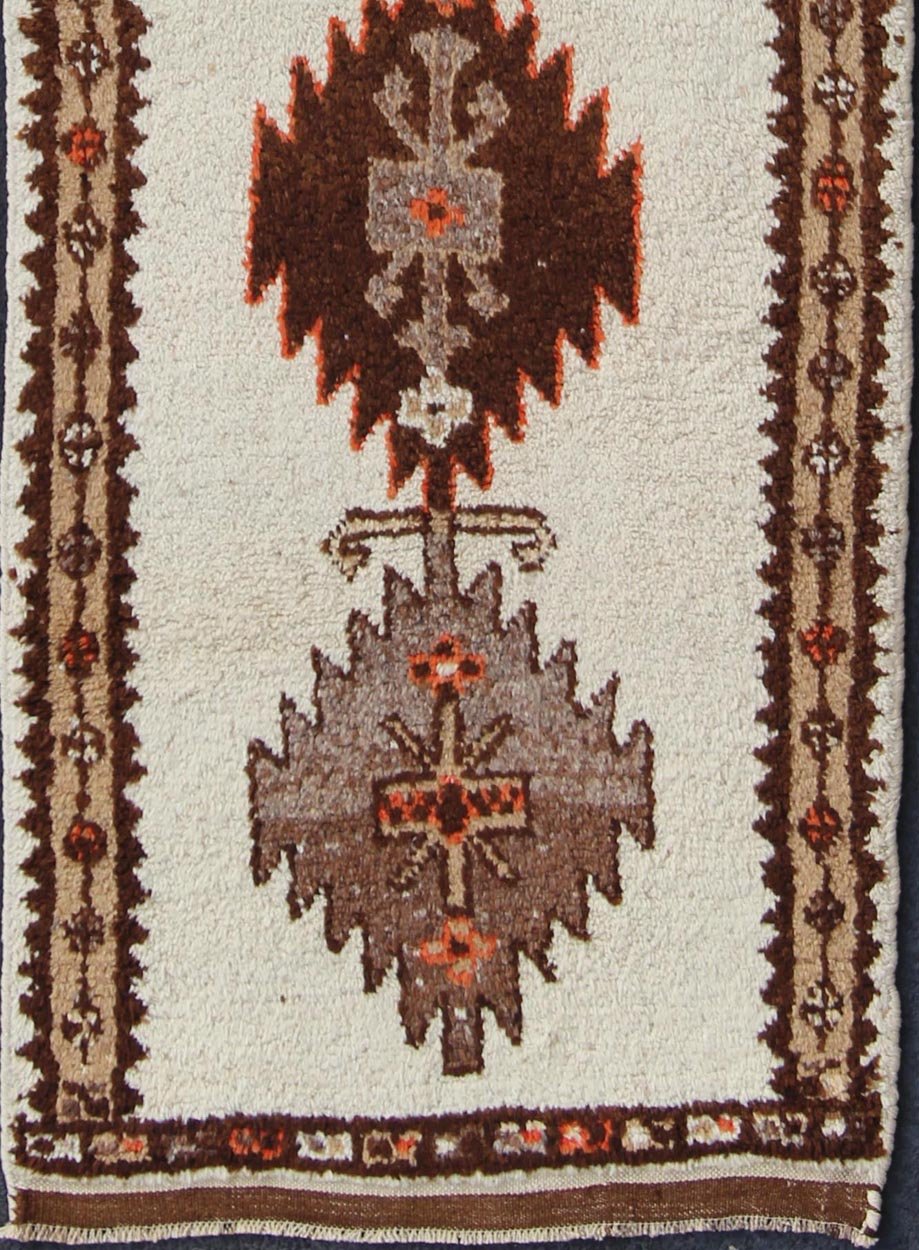 Brown, Black, Salmon taupe, gray and cream tribal design Turkish vintage Tulu runner Vintage rug EN - 176273, country of origin / type: Turkey / Tulu, circa 1960. Vintage Moroccan Runner, Vintage Tulu Runner, Geometric Runner This unique T... - Keivan Woven ArtsEN - 176268 - 10982Rug