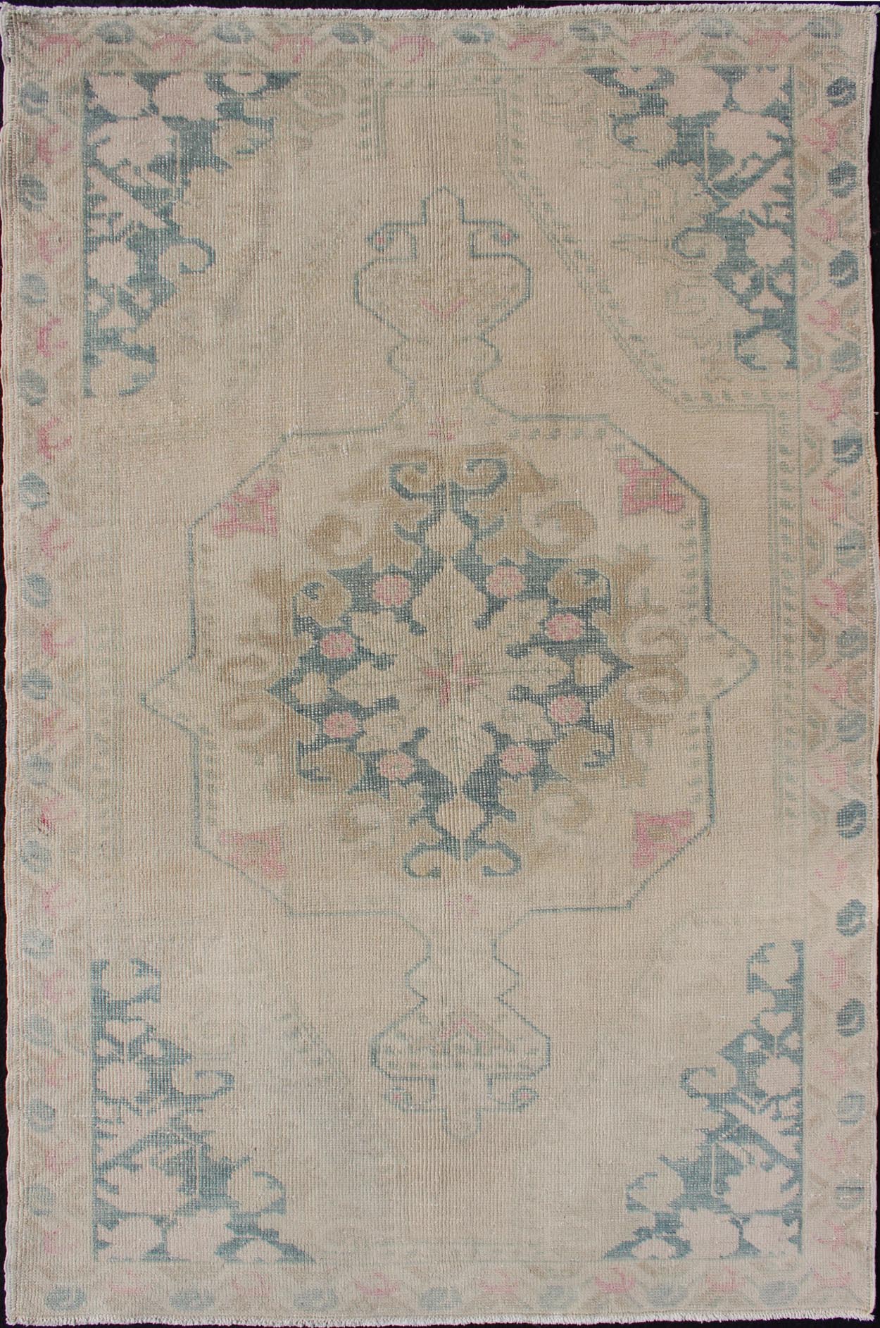 Faded Turkish Oushak Rug From Turkey With Blossom Medallion Vintage Oushak Rug from Turkey with Medallion Design, rug EN - 176554, country of origin / type: Turkey / Oushak, circa 1950 This vintage Turkish Oushak rug features a singular blo... - Keivan Woven ArtsEN - 176554 - 10662Rug