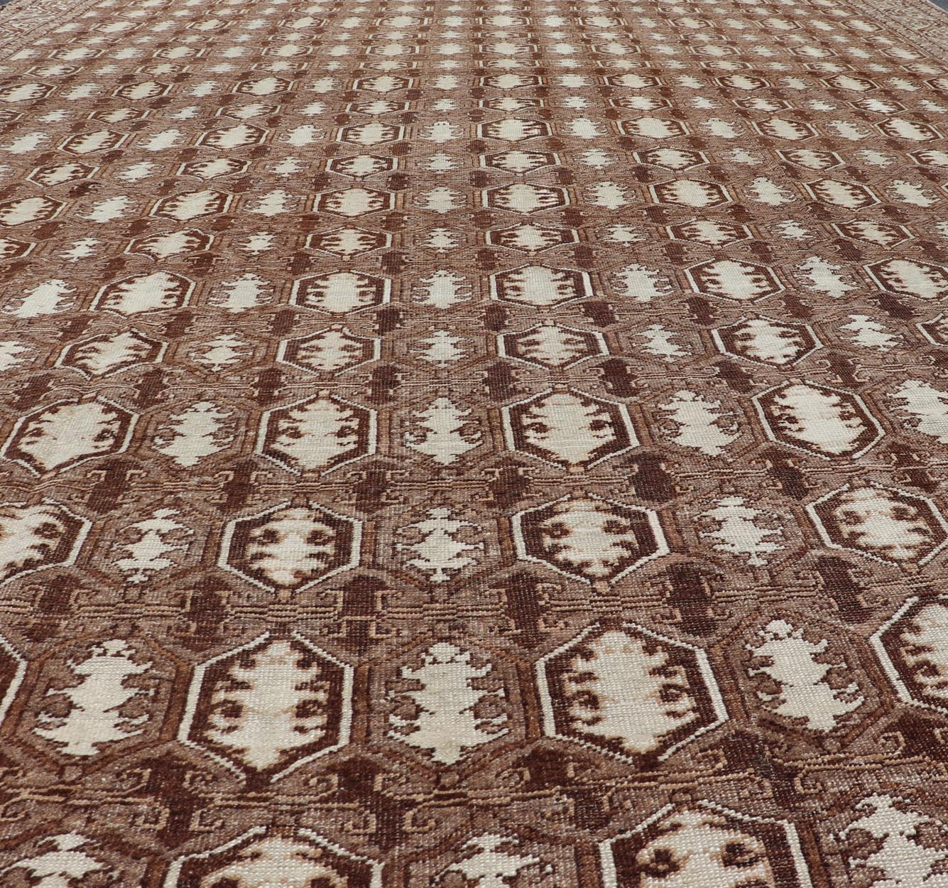 Antique Turkish Rug with Organic Motifs in Brown and Earth Tone Colors kwarugs Turkish antique carpet from Turkey with sub - geometric pattern in shades of brown, rug en - 176556, country of origin / type: Turkey / Oushak, circa 1910 Antique Tur... - Keivan Woven ArtsEN - 176556 - 11243Rug