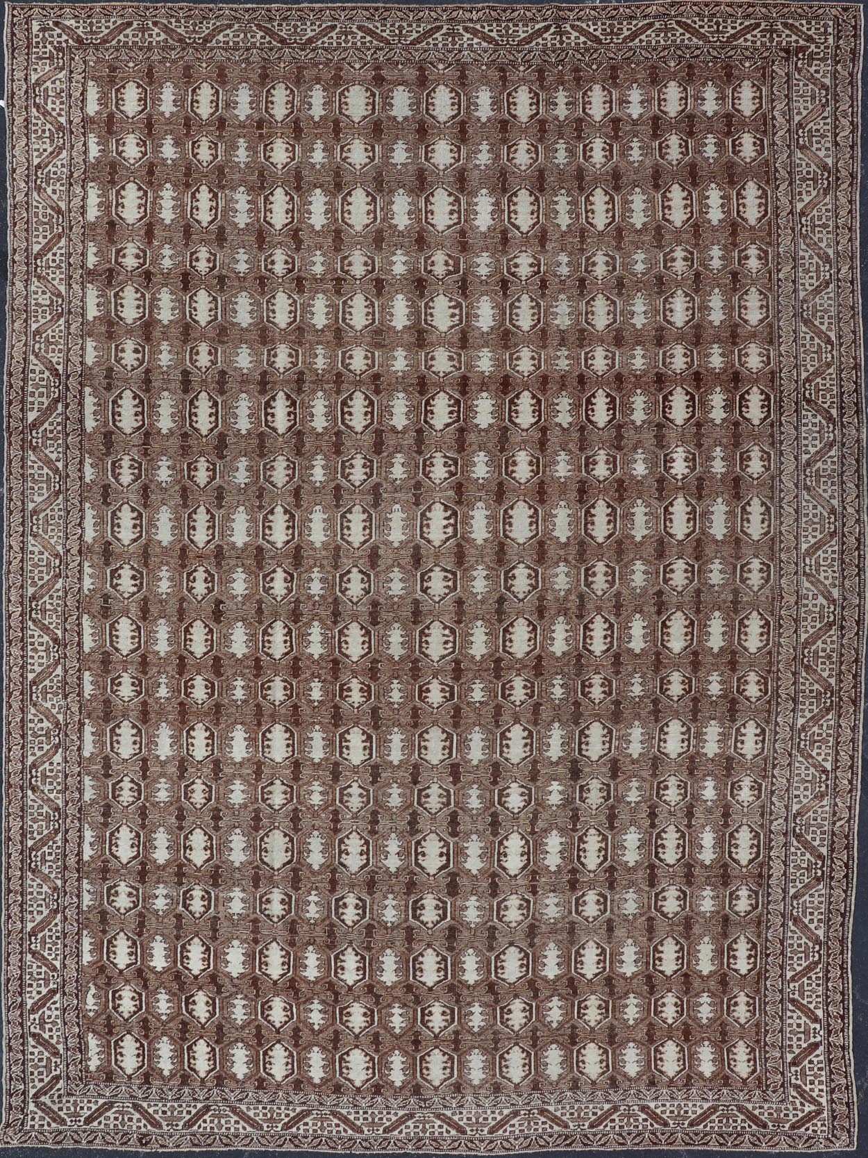 Antique Turkish Rug with Organic Motifs in Brown and Earth Tone Colors kwarugs Turkish antique carpet from Turkey with sub - geometric pattern in shades of brown, rug en - 176556, country of origin / type: Turkey / Oushak, circa 1910 Antique Tur... - Keivan Woven ArtsEN - 176556 - 11243Rug