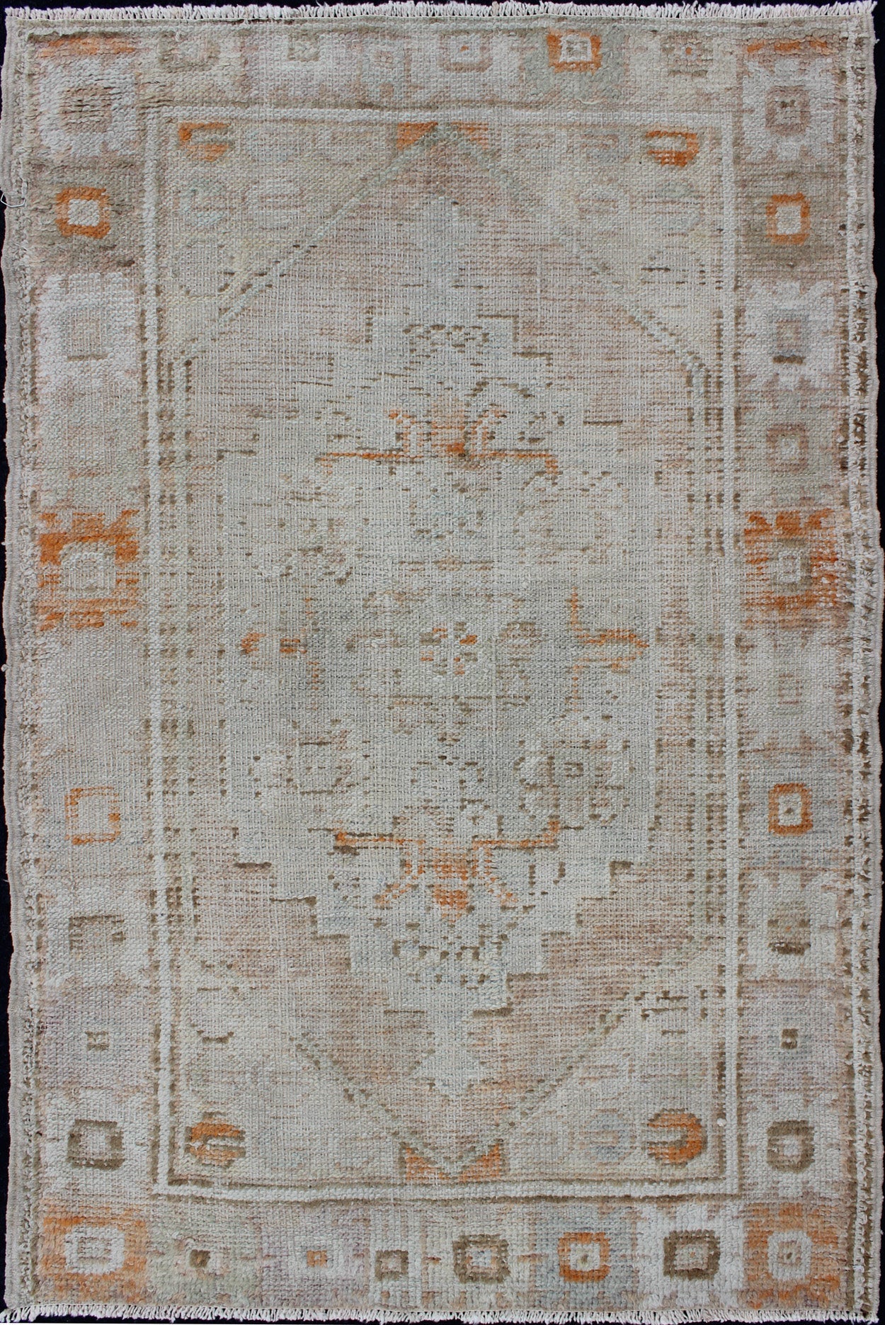 Vintage Turkish Oushak Carpet With Beautiful Floral Motifs in Tan, Camel, Orange Vintage Turkish Oushak carpet with beautiful floral motifs in tan, camel and orange, Keivan Woven Arts / rug EN - 176586, country of origin / type: Turkey / Oushak, ... - Keivan Woven ArtsEN - 176586 - 10267Rug