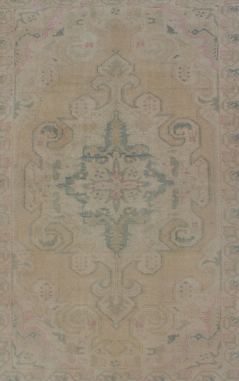 Vintage Oushak Rug from Turkey with Muted Colors and Floral Medallion' Vintage Oushak rug from Turkey with Medallion Design, rug/EN - 176596 , country of origin / type: Turkey / Oushak, circa 1950. This vintage Turkish Oushak rug features a fai... - Keivan Woven ArtsEN - 176596 - 10271Rug