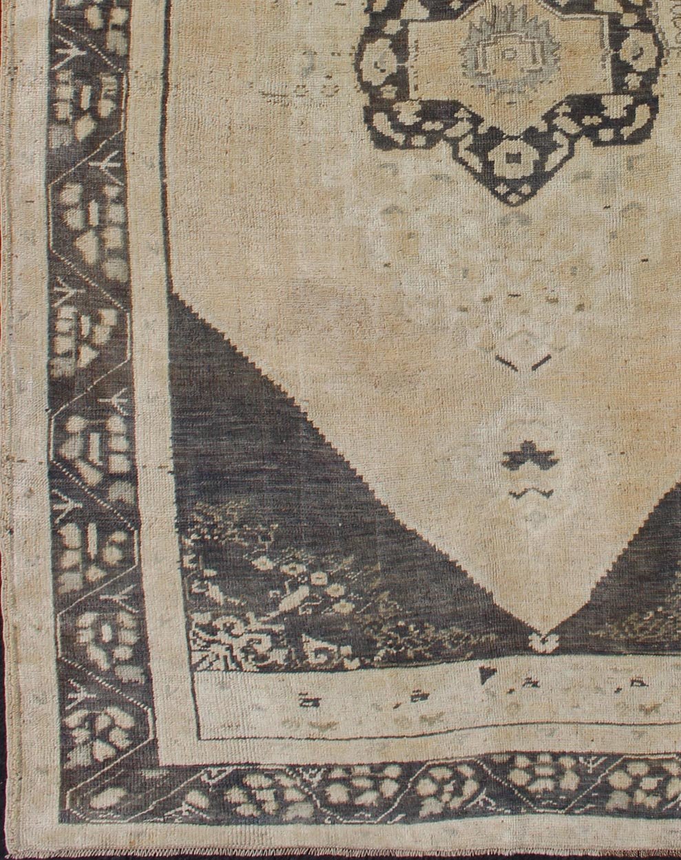 Dark Blue and Cream Turkish Oushak Rug With Tribal Geometric Design. Tribal Geometric Medallion design Turkish vintage Oushak in blue and cream, rug EN - 176650, country of origin / type: Turkey / Oushak, circa 1950 This striking vintage Turki... - Keivan Woven ArtsEN - 176650 - 10275Rug