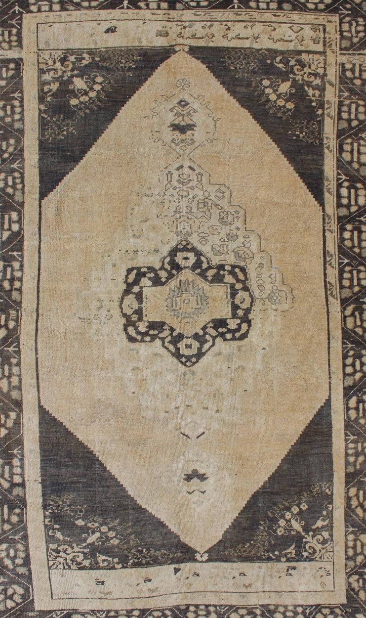 Dark Blue and Cream Turkish Oushak Rug With Tribal Geometric Design. Tribal Geometric Medallion design Turkish vintage Oushak in blue and cream, rug EN - 176650, country of origin / type: Turkey / Oushak, circa 1950 This striking vintage Turki... - Keivan Woven ArtsEN - 176650 - 10275Rug