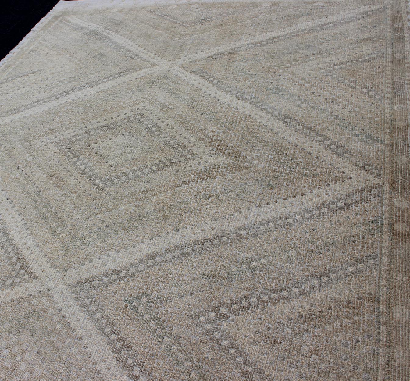 Tan, Taupe, Gray Vintage Turkish Embroidered Rug with Geometric Diamond Design. Embroidered vintage Flat Weave rug from Turkey in shades of tan, taupe, Gray cream and neutrals with geometric pattern, Keivan Woven Arts / rug EN - 176959, country of or... - Keivan Woven ArtsEN - 176959 - 11960Rug