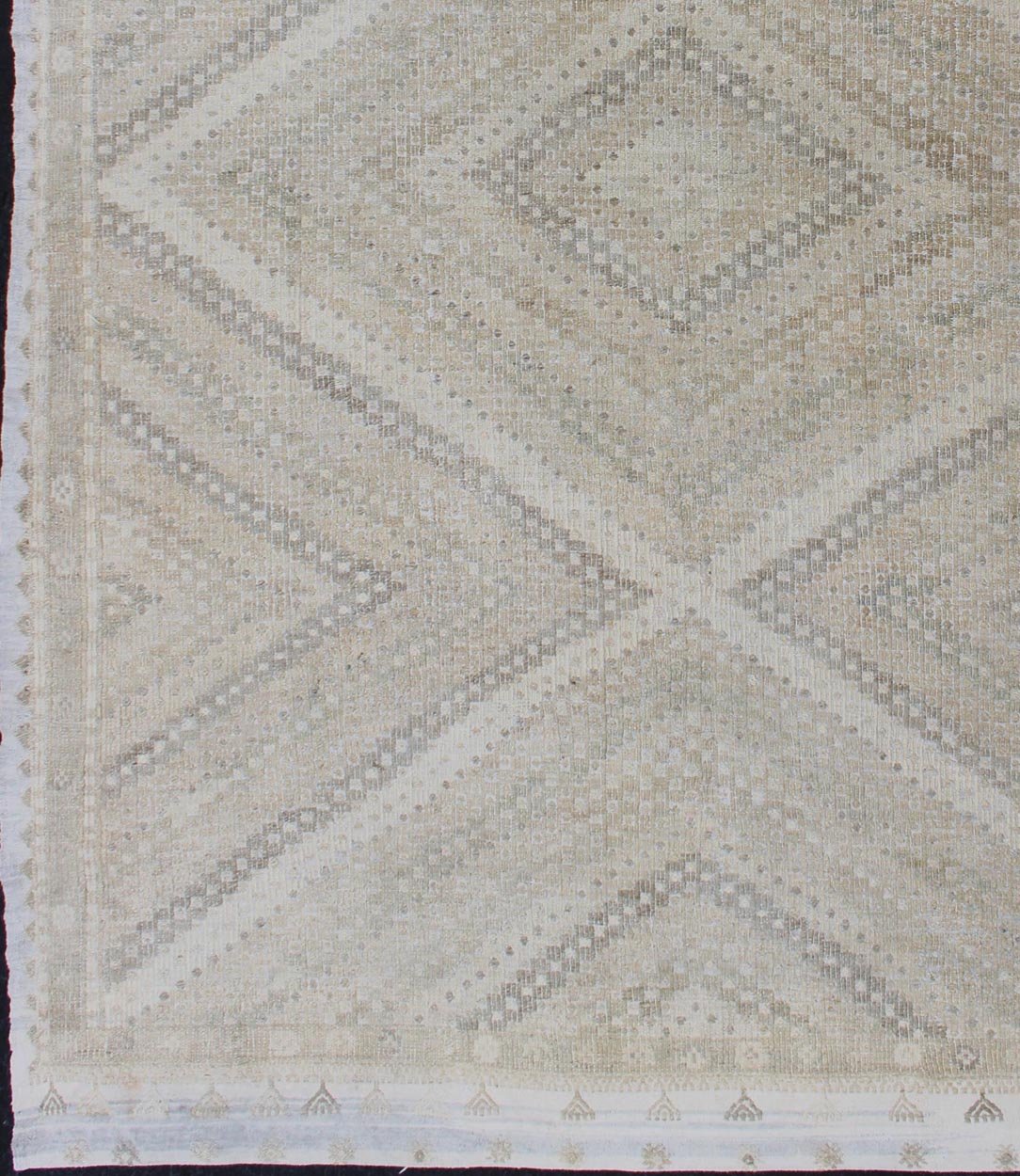 Tan, Taupe, Gray Vintage Turkish Embroidered Rug with Geometric Diamond Design. Embroidered vintage Flat Weave rug from Turkey in shades of tan, taupe, Gray cream and neutrals with geometric pattern, Keivan Woven Arts / rug EN - 176959, country of or... - Keivan Woven ArtsEN - 176959 - 11960Rug