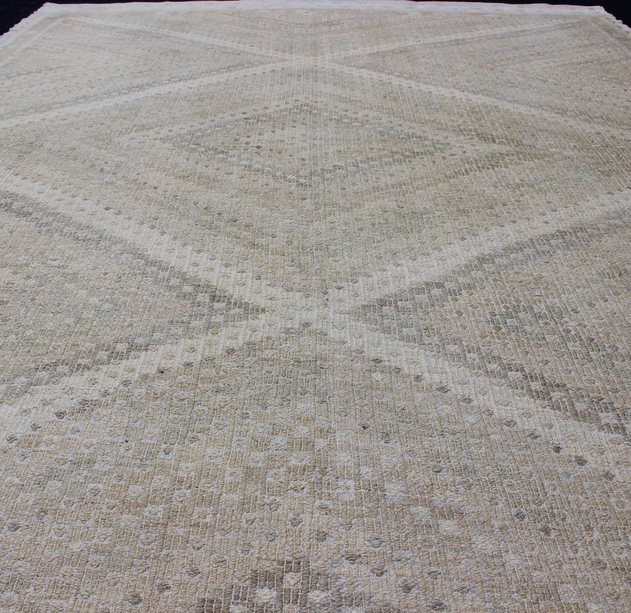 Tan, Taupe, Gray Vintage Turkish Embroidered Rug with Geometric Diamond Design. Embroidered vintage Flat Weave rug from Turkey in shades of tan, taupe, Gray cream and neutrals with geometric pattern, Keivan Woven Arts / rug EN - 176959, country of or... - Keivan Woven ArtsEN - 176959 - 11960Rug