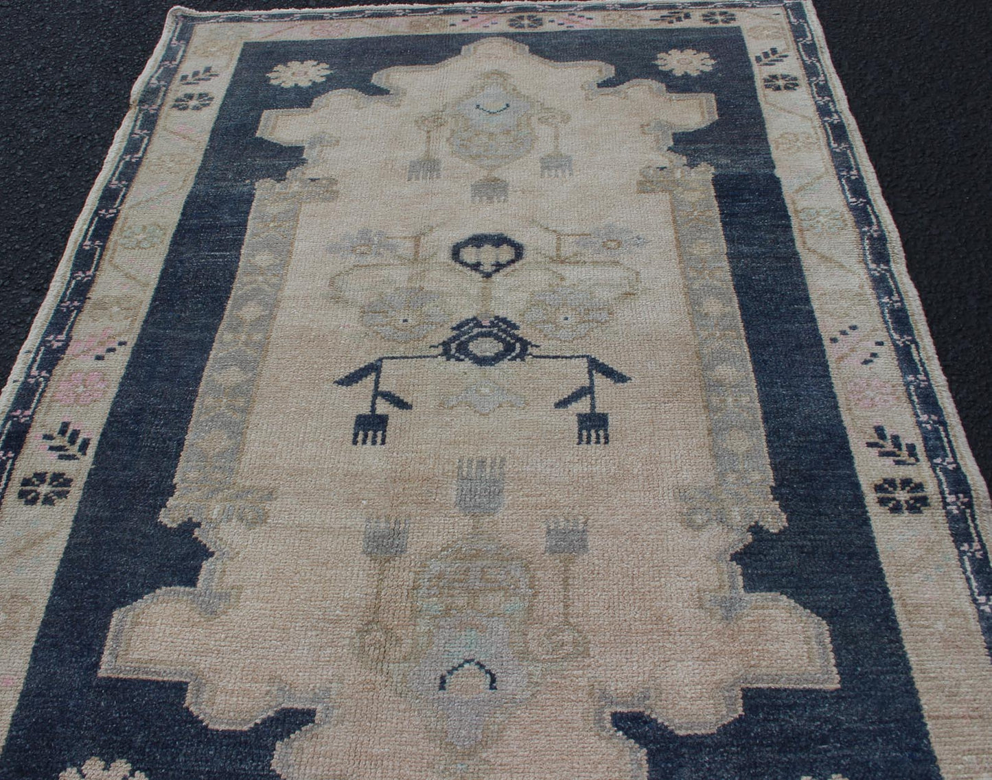 Blue and Cream Medallion Vintage Turkish Hand Knotted Oushak Rug With Tribal Geometric Design Tribal Geometric Medallion design Turkish vintage Oushak in blue and cream, Keivan Woven Arts / rug EN - 176963, country of origin / type: Turkey / Ousha... - Keivan Woven ArtsEN - 176963 - 11819Rug