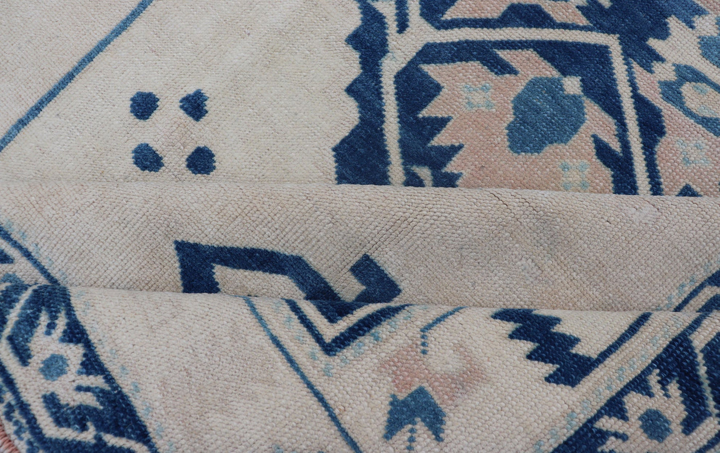 Blue, Cream & Green Vintage Oushak Rug with Geometric Medallion & Tribal Design. Vintage Oushak carpet with medallion design, rug EN - 178035, country of origin / type: Turkey / Oushak, circa 1950 This vintage Oushak carpet from mid - 20th c... - Keivan Woven ArtsEN - 178035 - 14246Rug