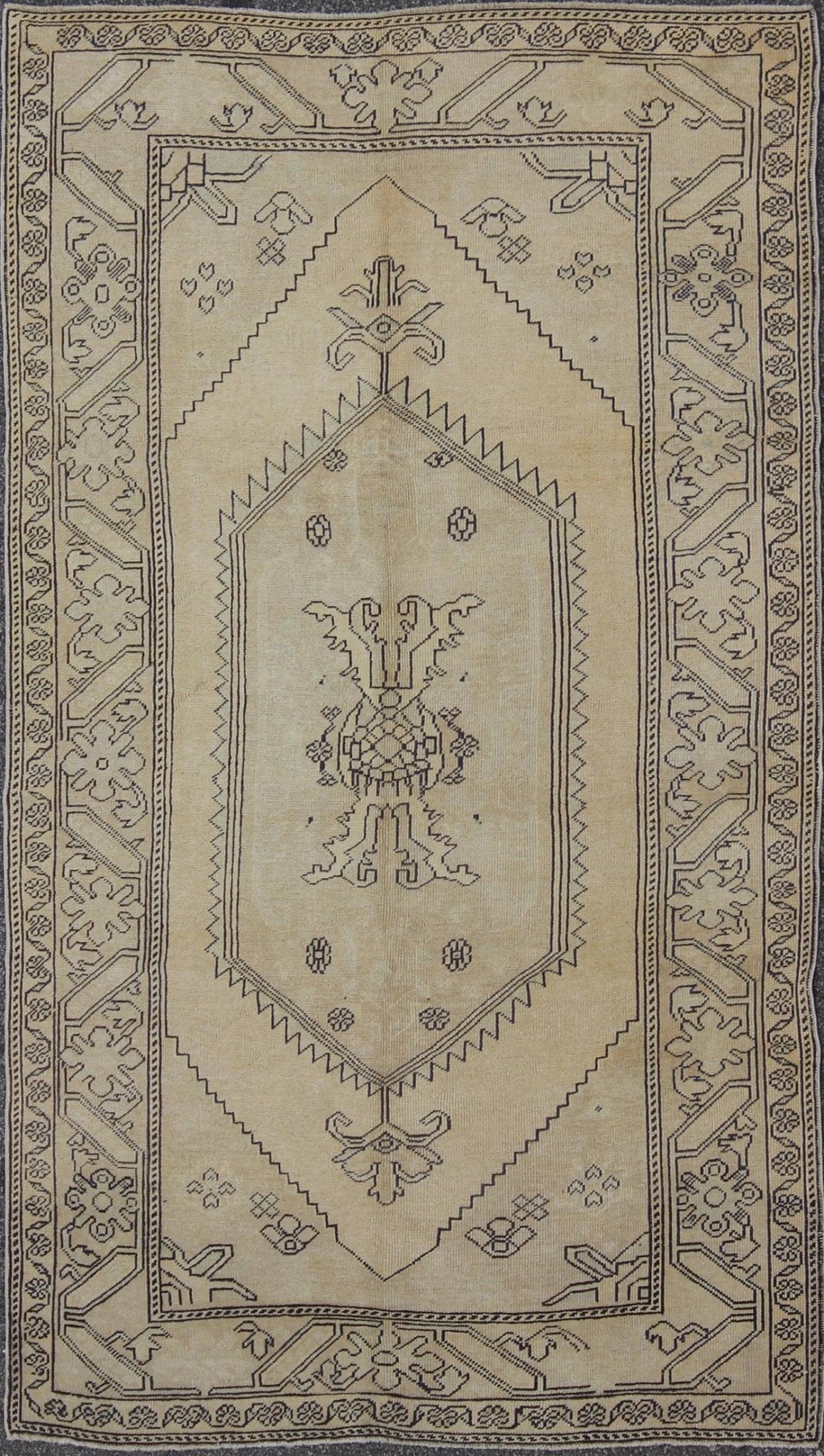 Vintage Cream and Charcoal Turkish Oushak Rug With Stylized Medallion Design Measures 5'0 x 8'7 This Turkish vintage Oushak rug, (circa 1940) features an intricately beautiful and highly stylized design. The central medallion is compleme... - Keivan Woven ArtsEN - 1781 - 5289Rug