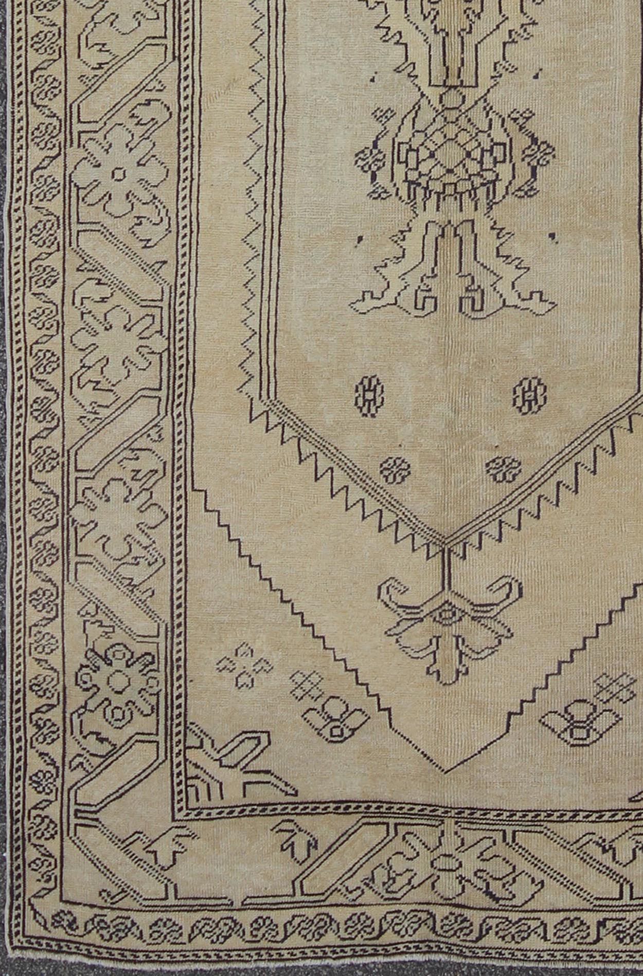 Vintage Cream and Charcoal Turkish Oushak Rug With Stylized Medallion Design Measures 5'0 x 8'7 This Turkish vintage Oushak rug, (circa 1940) features an intricately beautiful and highly stylized design. The central medallion is compleme... - Keivan Woven ArtsEN - 1781 - 5289Rug