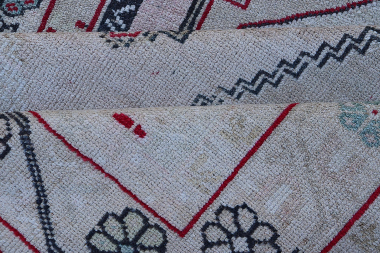 Vintage Turkish Oushak Runner with Medallions in Cream, dark blue, pink and Red. Keivan Woven Arts / rug EN - 178468, country of origin / type: Turkey / Oushak, circa 1940. Measures: 3'7 x 10'6 This Turkish Oushak runner features stylized ... - Keivan Woven ArtsEN - 178468 - 23631Rug