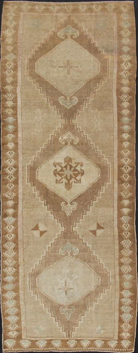 Gallery Turkish Oushak/Kars Rug in Earth Tones with Three Medallions Vintage wide Gallery runner from Turkey with Medallion design in various tones of ta, sand, taupe and light brown rug en - 165931, country of origin / type: Turkey / Kars, circa ... - Keivan Woven ArtsEN - 179015 - 12537Rug