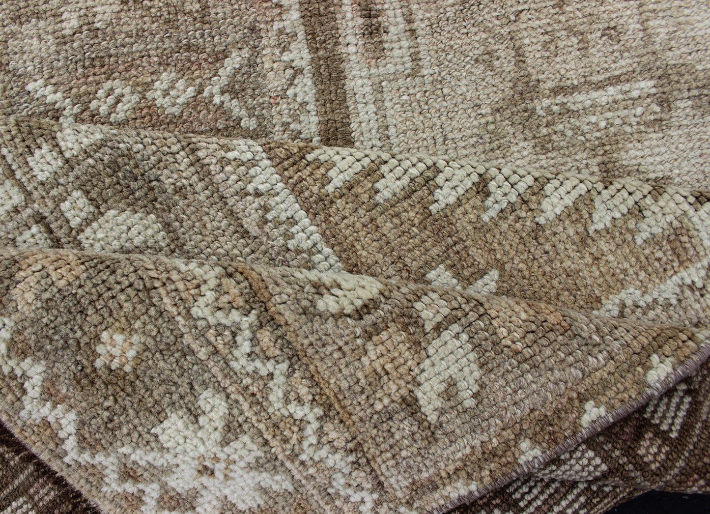 Long Vintage Turkish Oushak Runner with Medallions in Earth Tones. Keivan Woven Arts - Vintage Oushak carpet with multi - medallion design in cream, taupe, light brown and earth tones, rug EN - 179084, country of origin / type: Turkey / Oushak, circa 195... - Keivan Woven ArtsEN - 179084 - 12755Rug