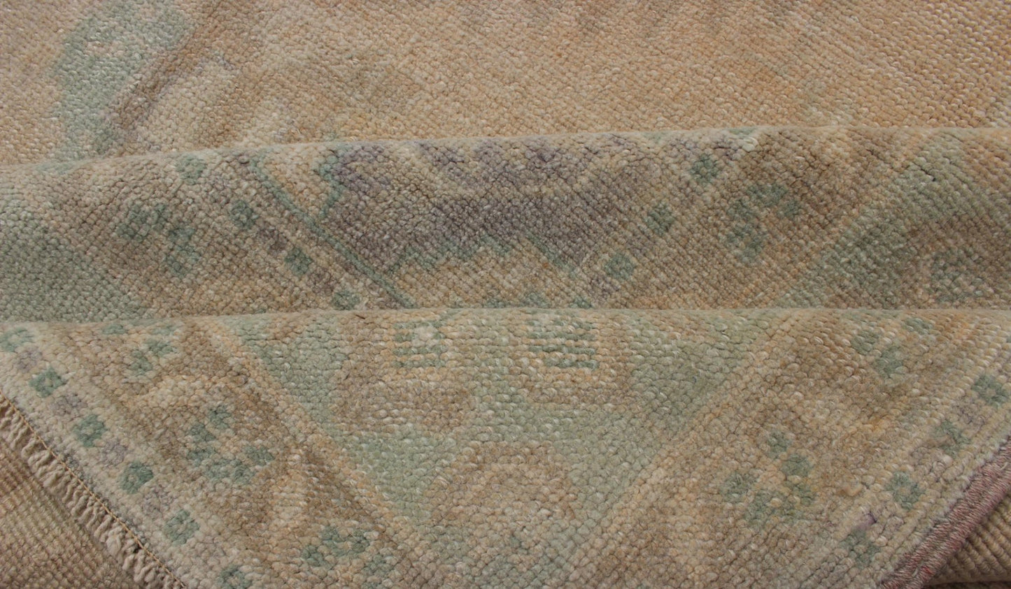Faded Turkish Hand Knotted Oushak With Medallion With Muted Colors of Tan, Muted Light Peach Faded vintage Turkish Oushak Medallion rug in taupe, tan and light peach, kwarugs / EN - 179139, country of origin / type: Turkey / Oushak, circa mid - 20th... - Keivan Woven ArtsEN - 179139 - 11986Rug