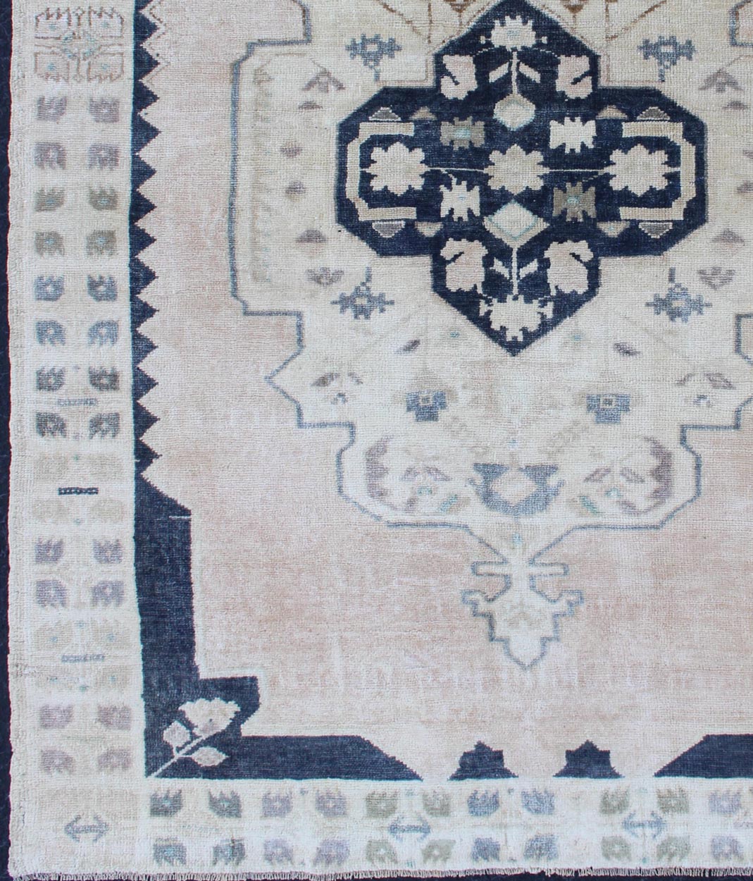 Vintage Hand Knotted Turkish Oushak Rug With Central Medallion in Blue and Cream Faded vintage Turkish Oushak rug with Central Medallion in cream and blue, Keivan Woven Arts / rug EN - 179354, country of origin / type: Turkey / Oushak, circa 1940 ... - Keivan Woven ArtsEN - 179354 - 11827Rug