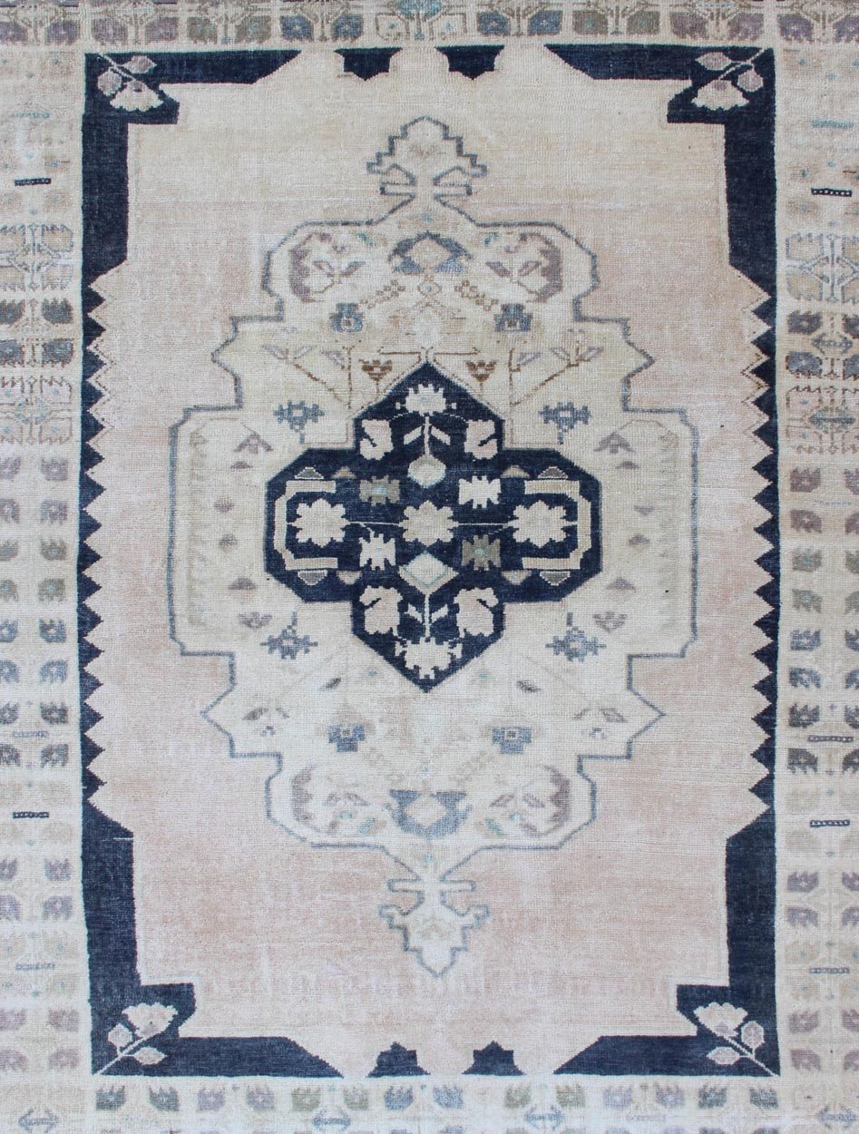 Vintage Hand Knotted Turkish Oushak Rug With Central Medallion in Blue and Cream Faded vintage Turkish Oushak rug with Central Medallion in cream and blue, Keivan Woven Arts / rug EN - 179354, country of origin / type: Turkey / Oushak, circa 1940 ... - Keivan Woven ArtsEN - 179354 - 11827Rug
