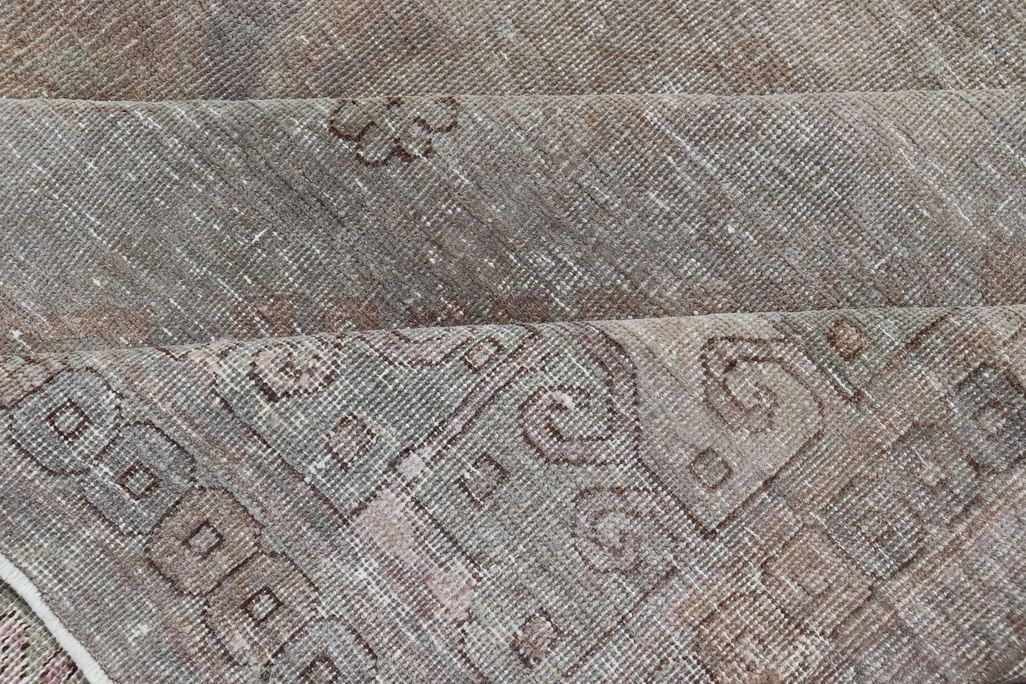 Antique Khotan Rug in Medallions with Silvery Background and Muted Colors. Keivan Woven Arts / rug EN - 179399, country of origin / type: Turkestan / Khotan, 1900 Measures: 8'0 x 10'6 This attractive Khotan rug is a spectacular testament to the co... - Keivan Woven ArtsEN - 179399 - 23696Rug