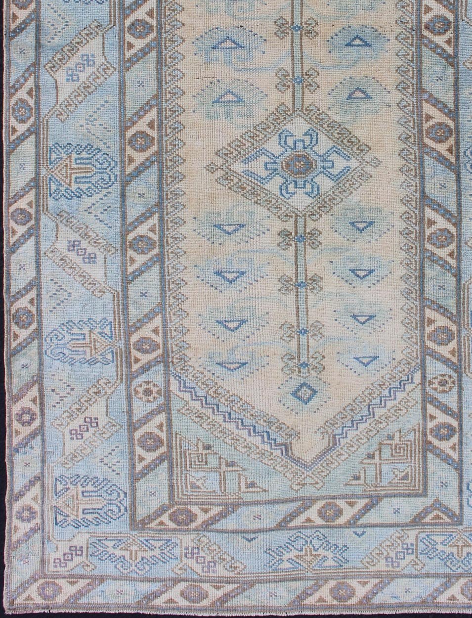Vintage Oushak rug from Turkey with Medallion design, rug EN - 179653, Keivan Woven Arts country of origin / type: Turkey / Oushak, circa 1950 This vintage Turkish Oushak rug features a all - over design, which is composed of various flora. The dark... - Keivan Woven ArtsEN - 179653 - 11831Rug