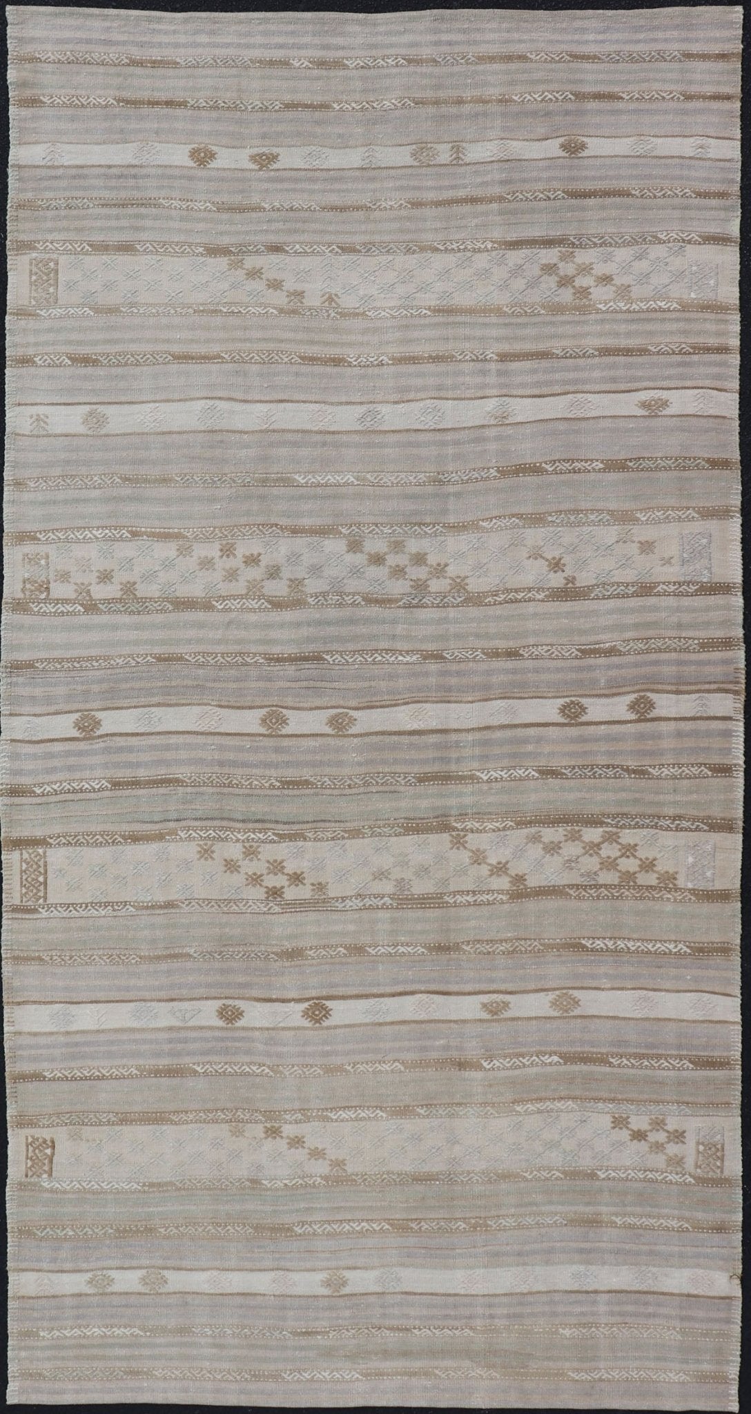 Turkish Flat - Weave Kilim in Muted Colors and Tribal Motifs. Turkish Kilim vintage carpet in light taupe, pale lavender, light brown, light gray and Cream, rug EN - 179780, country of origin / type: Turkey / Kilim , circa 1950 This Kilim rug... - Keivan Woven ArtsEN - 179780 - 14496Rug