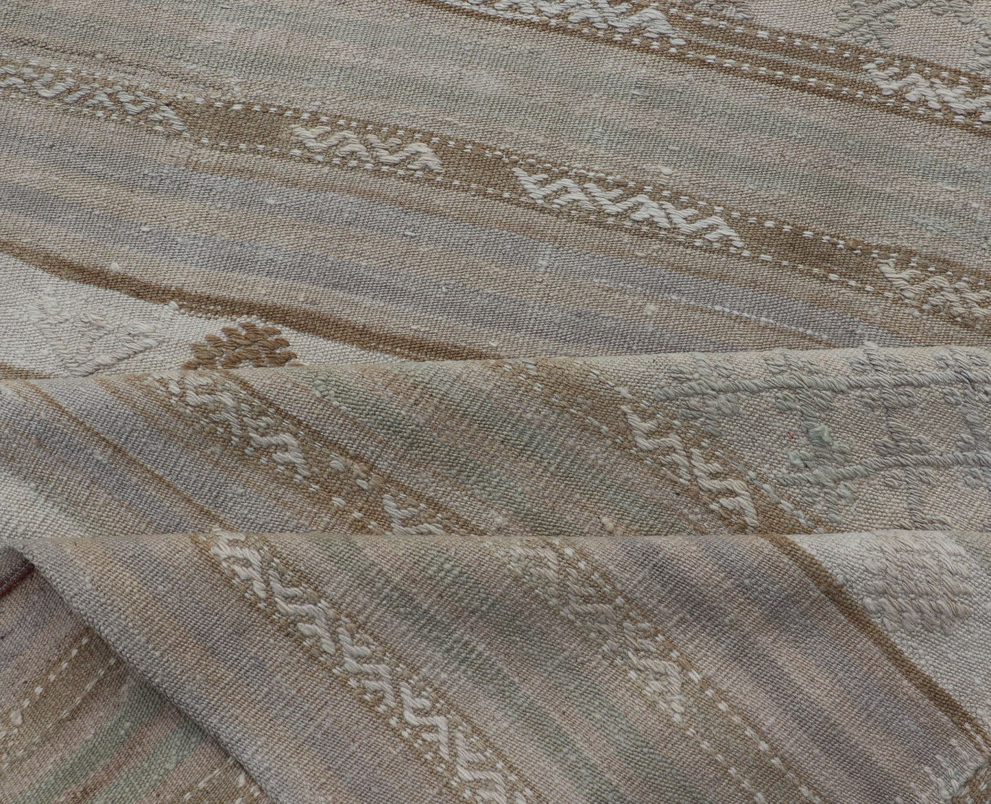 Turkish Flat - Weave Kilim in Muted Colors and Tribal Motifs. Turkish Kilim vintage carpet in light taupe, pale lavender, light brown, light gray and Cream, rug EN - 179780, country of origin / type: Turkey / Kilim , circa 1950 This Kilim rug... - Keivan Woven ArtsEN - 179780 - 14496Rug