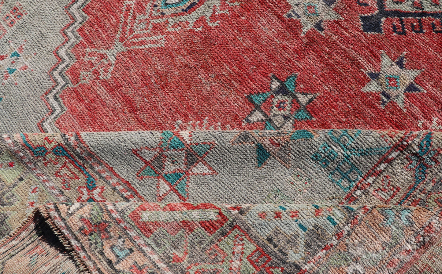 Antique Oushak in Rust, Green, Light Blue, Taupe, Brown, Teal and Silver Colors. Vibrant Medallion design Turkish antique rug, Keivan Woven Arts / rug EN - 179973, country of origin / type: Turkey / Oushak, circa 1920 This antique Turkish o... - Keivan Woven ArtsEN - 179973 - 14262Rug