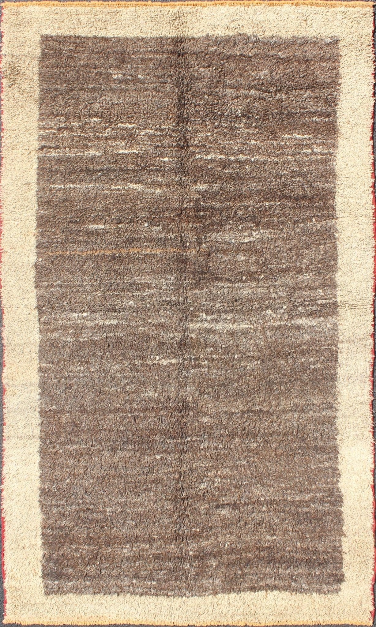 Modern & Minimalist Design Turkish Vintage Tulu Rug in Light Taupe and Brown. Vintage Tulu Turkish rug in Minimalist design and modern design with solid brown field rug EN - 3301. Keivan Woven Arts / country of origin / type: Turkey / Tulu, circa ... - Keivan Woven ArtsEN - 3301 - 5478Rug