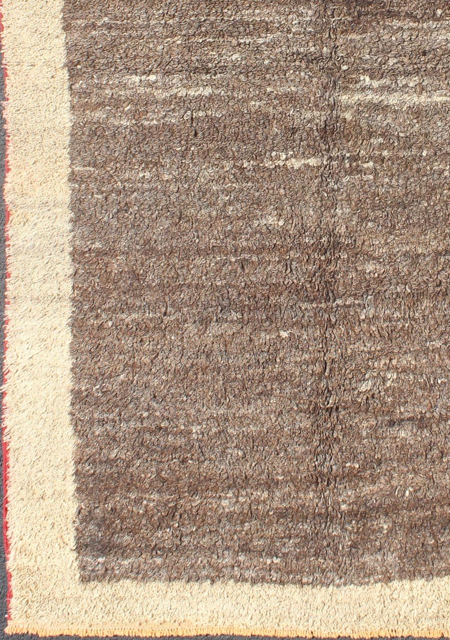 Modern & Minimalist Design Turkish Vintage Tulu Rug in Light Taupe and Brown. Vintage Tulu Turkish rug in Minimalist design and modern design with solid brown field rug EN - 3301. Keivan Woven Arts / country of origin / type: Turkey / Tulu, circa ... - Keivan Woven ArtsEN - 3301 - 5478Rug
