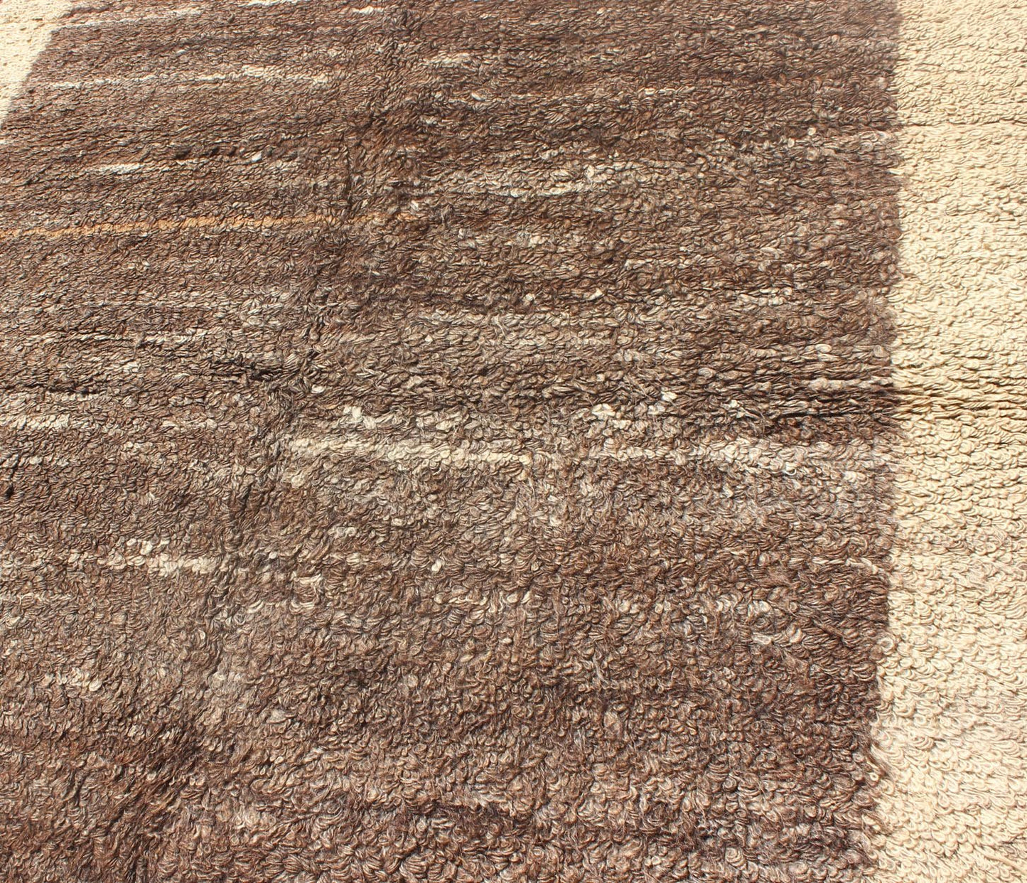 Modern & Minimalist Design Turkish Vintage Tulu Rug in Light Taupe and Brown. Vintage Tulu Turkish rug in Minimalist design and modern design with solid brown field rug EN - 3301. Keivan Woven Arts / country of origin / type: Turkey / Tulu, circa ... - Keivan Woven ArtsEN - 3301 - 5478Rug