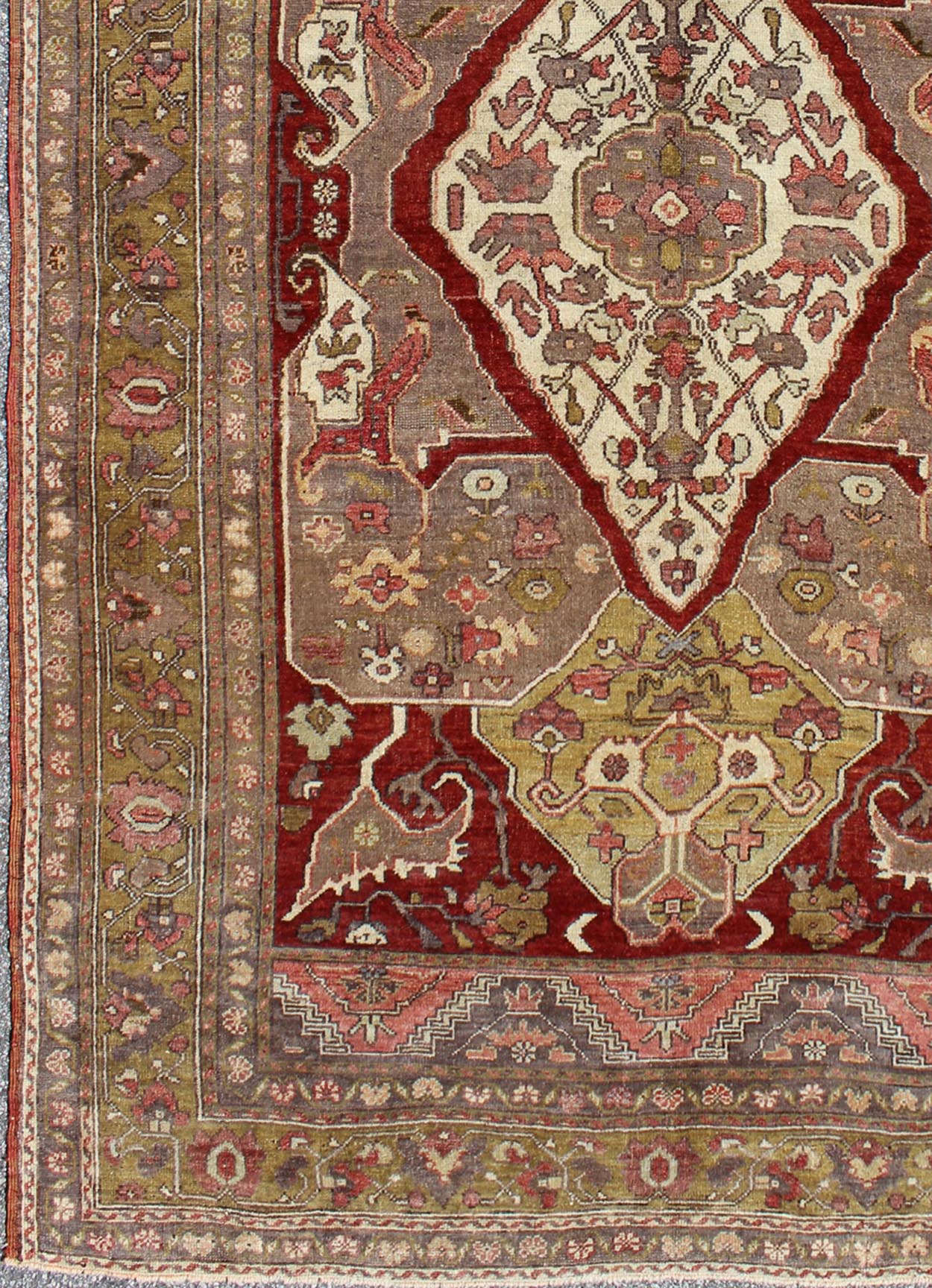 Turkish Oushak Reproduction Rug with Geometric Motifs in Green. rug/ - en - 3451 origin/turkey kwarugs This unique, vintage Turkish Oushak rug features a unique blend of colors and an intricately beautiful design. The central medallion is complement... - Keivan Woven ArtsEN - 3451 - 4402Rug