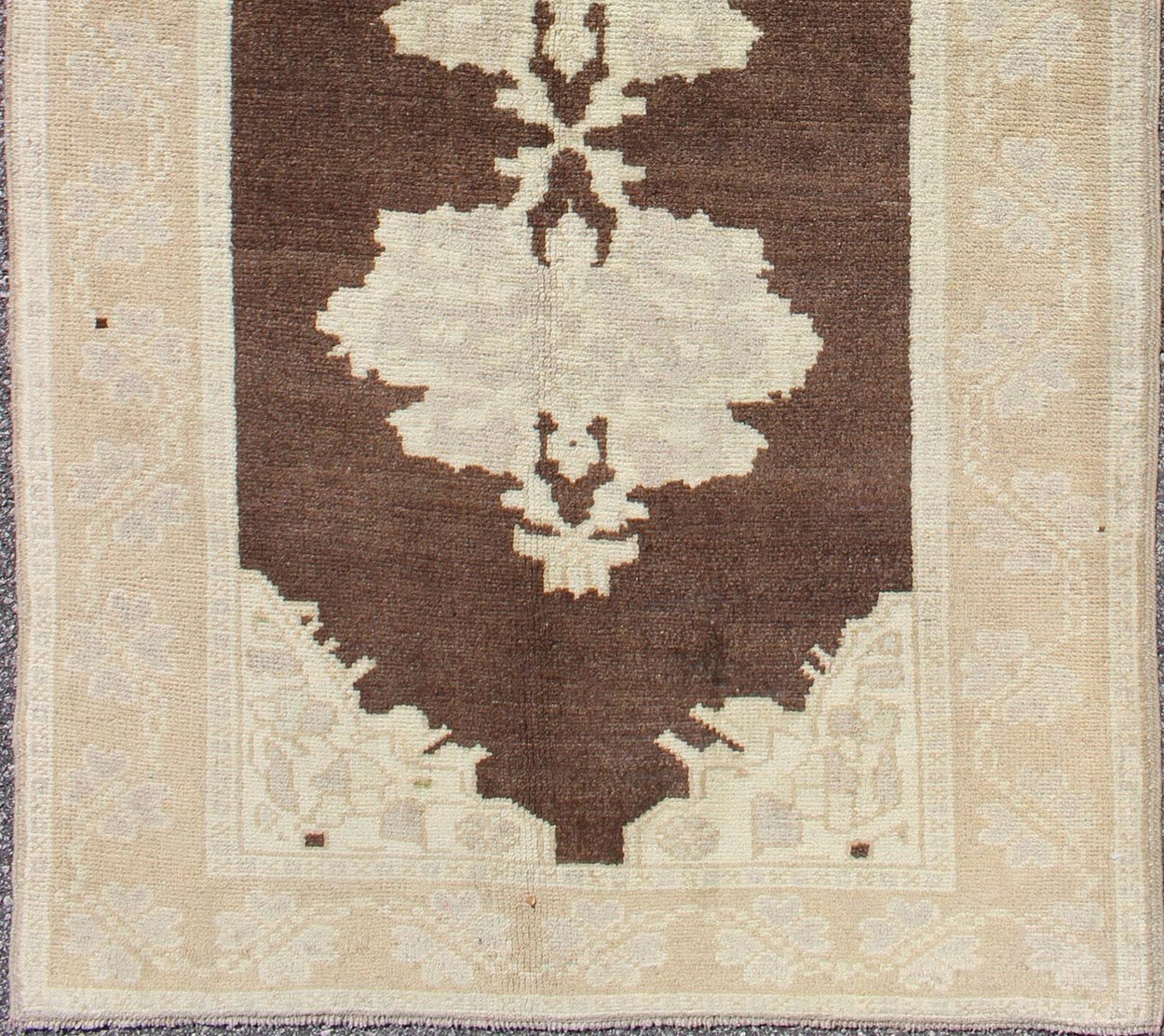Brown Background Vintage Turkish Oushak Runner with Medallions in Gray and Ivory, rug en - 604, country of origin / type: Turkey / Oushak, circa mid - 20th century This beautiful vintage Oushak runner from mid - 20th century Turkey features a Classic ... - Keivan Woven ArtsEN - 604 - 4446Rug