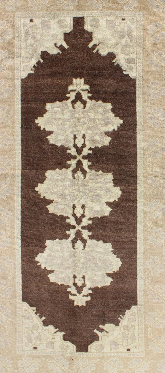 Brown Background Vintage Turkish Oushak Runner with Medallions in Gray and Ivory, rug en - 604, country of origin / type: Turkey / Oushak, circa mid - 20th century This beautiful vintage Oushak runner from mid - 20th century Turkey features a Classic ... - Keivan Woven ArtsEN - 604 - 4446