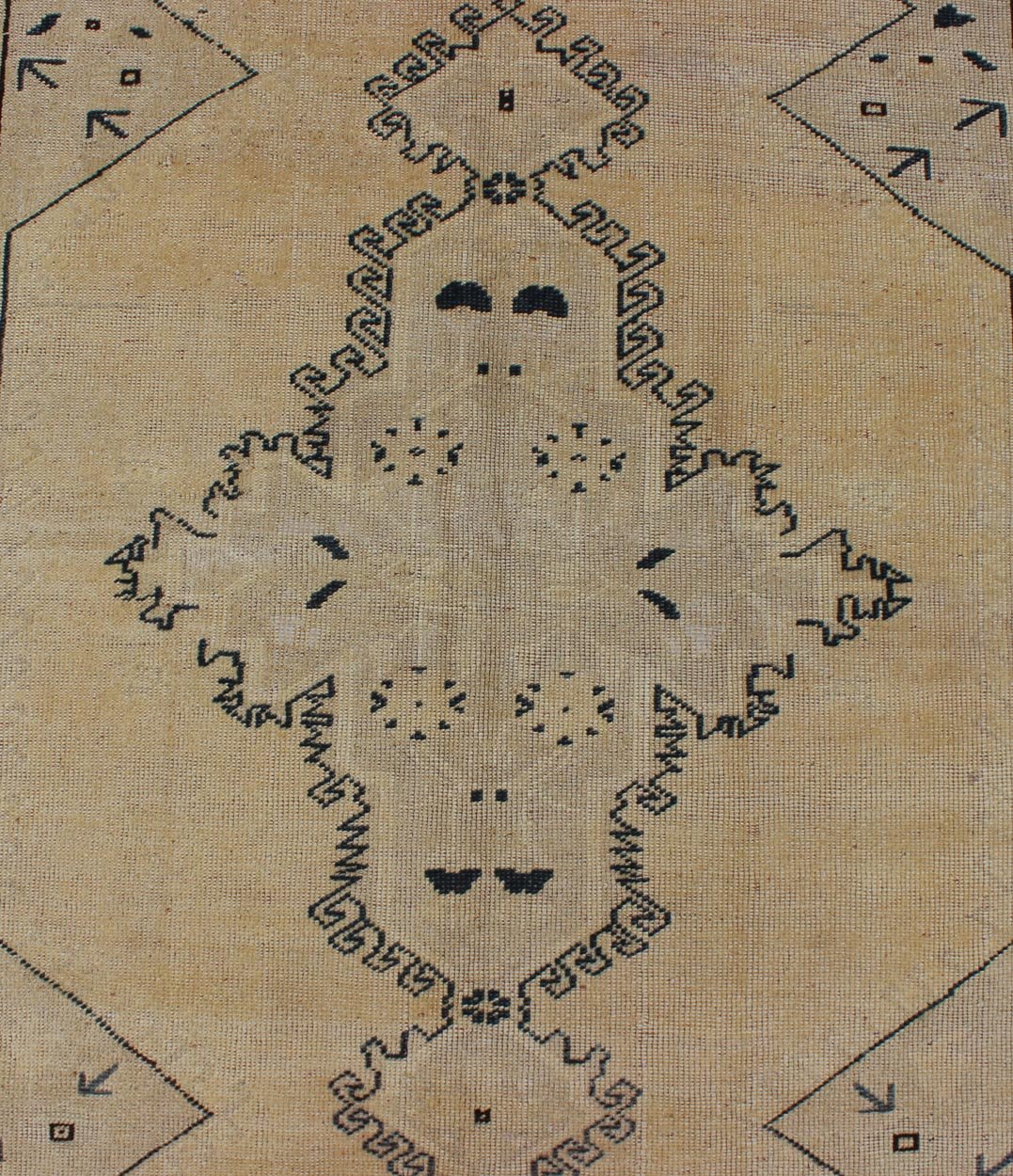 Keivan Woven Arts - Vintage Turkish Oushak Geometric Rug in Butter, Cream, Black, Taupe & Teal, Medallion design Vintage Turkish Oushak Geometric Rug in Butter, Cream, Black, Taupe & Teal , rug en - 615, country of origin / type: Turkey / Oushak, circa 194... - Keivan Woven ArtsEN - 615 - 4440Rug