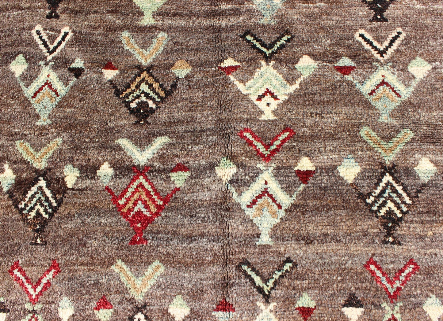 Tribal Arrow Design Tulu Vintage Rug from Turkey in Brown, Red, Mint Green kwarugs Tribal Arrow design Tulu vintage rug from Turkey in brown, red, mint green, rug en - 644, country of origin / type: Turkey / Oushak, circa 1940 This vintage... - Keivan Woven ArtsEN - 644 - 5422Rug