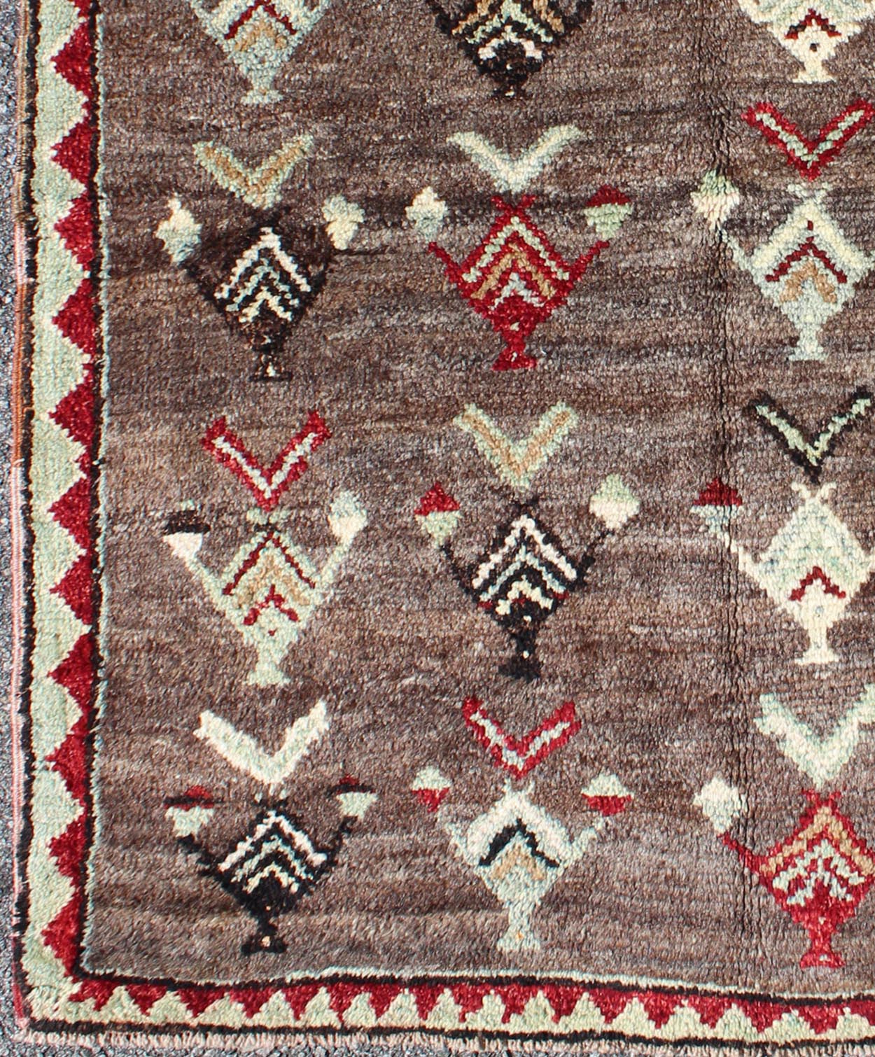Tribal Arrow Design Tulu Vintage Rug from Turkey in Brown, Red, Mint Green kwarugs Tribal Arrow design Tulu vintage rug from Turkey in brown, red, mint green, rug en - 644, country of origin / type: Turkey / Oushak, circa 1940 This vintage... - Keivan Woven ArtsEN - 644 - 5422Rug