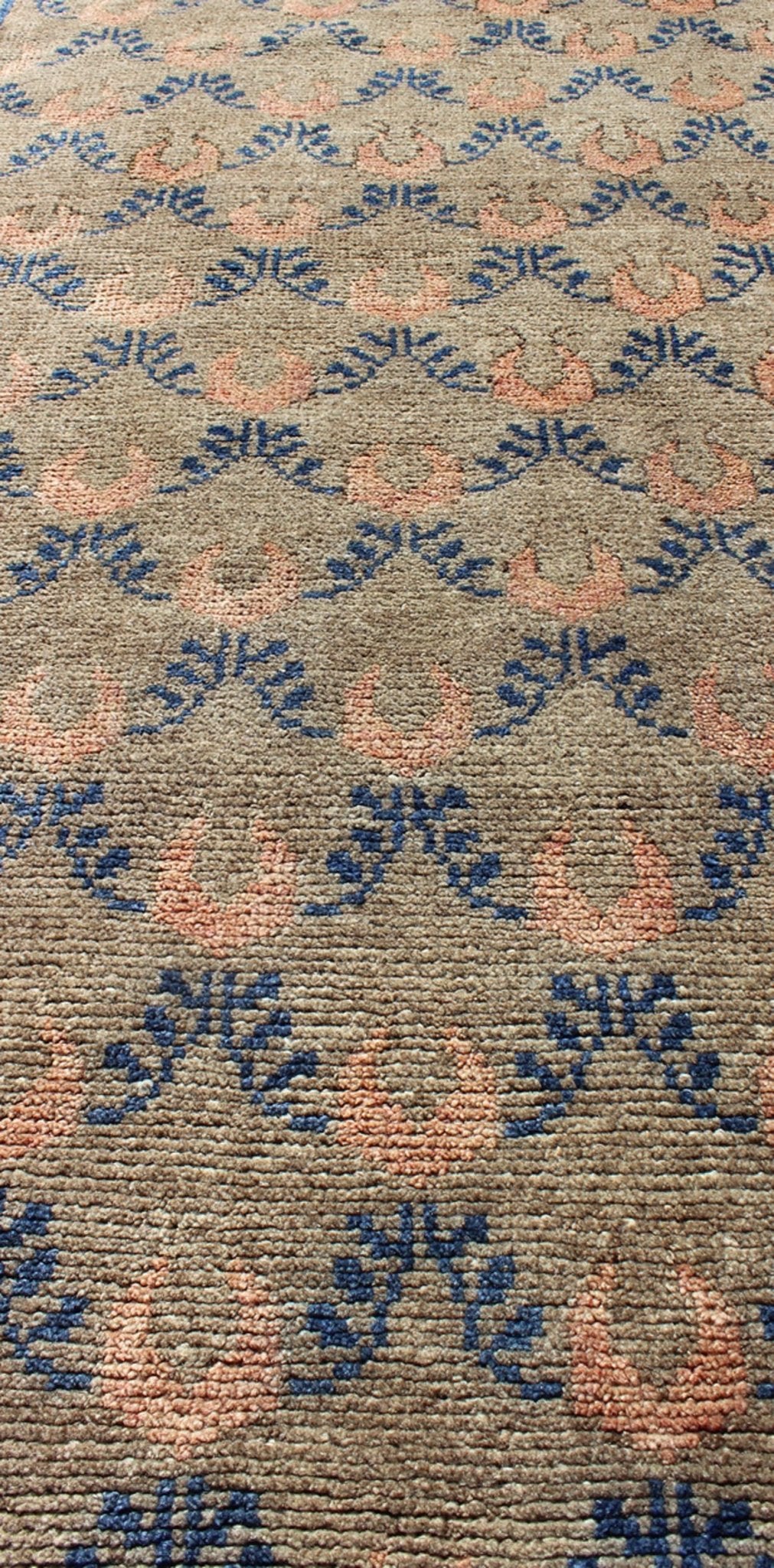 All - Over Vintage Turkish Tulu Rug with Vining Latticework in Tan, Cream, Blue, rug en - 603, country of origin / type: Turkey / Tulu, circa mid - 20th century This vintage Turkish Tulu carpet (circa mid - 20th century) features an all - over pattern of ... - Keivan Woven ArtsEN - 760 - 3441Rug