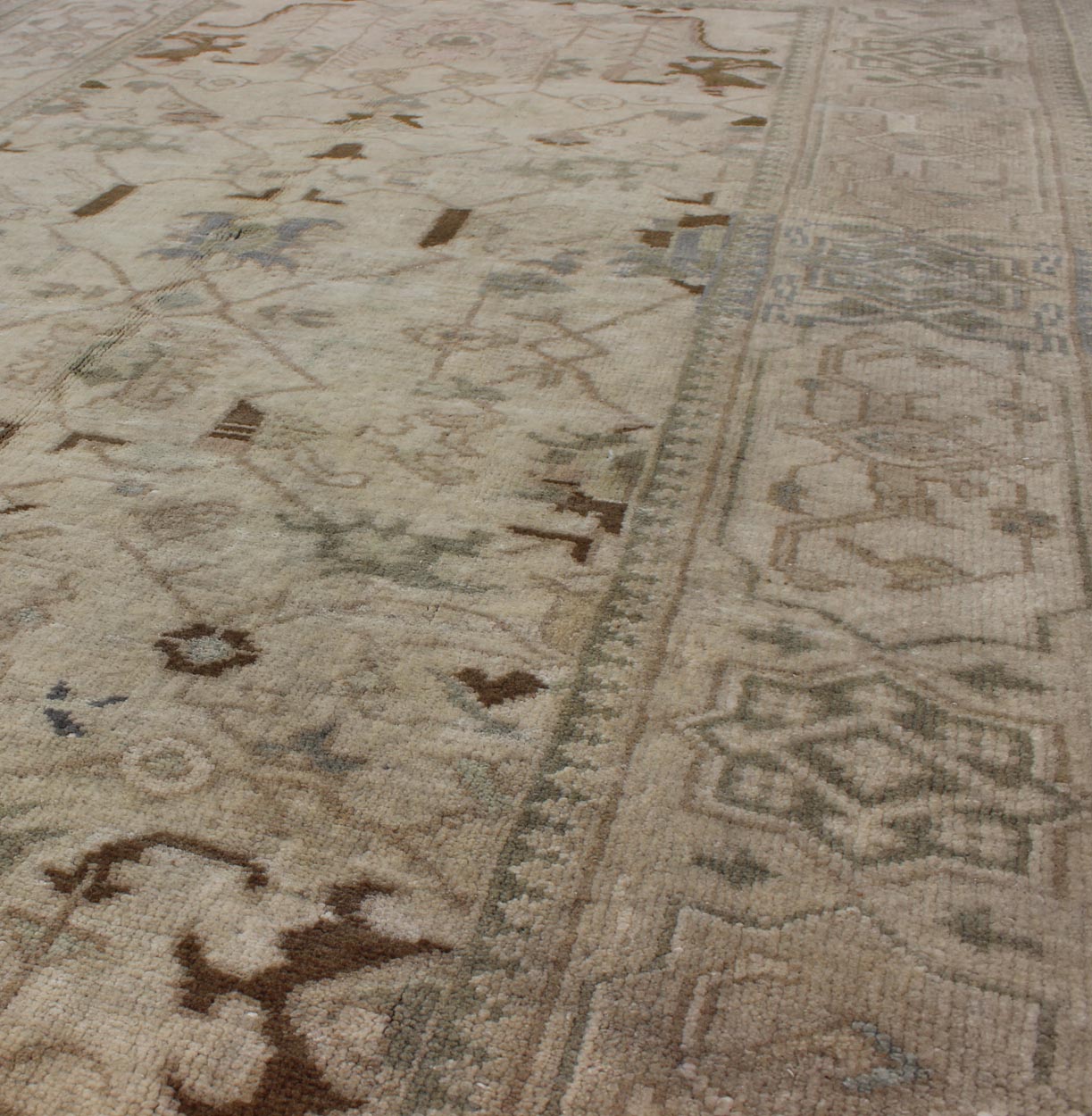 Vintage Turkish Oushak Rug with All - Over Sub - Geometric and Tribal Design, rug en - 859, country of origin / type: Turkey / Oushak, circa mid - 20th century This vintage Turkish Oushak carpet (circa mid - 20th century) features an all - over design of su... - Keivan Woven ArtsEN - 859 - 6342Rug