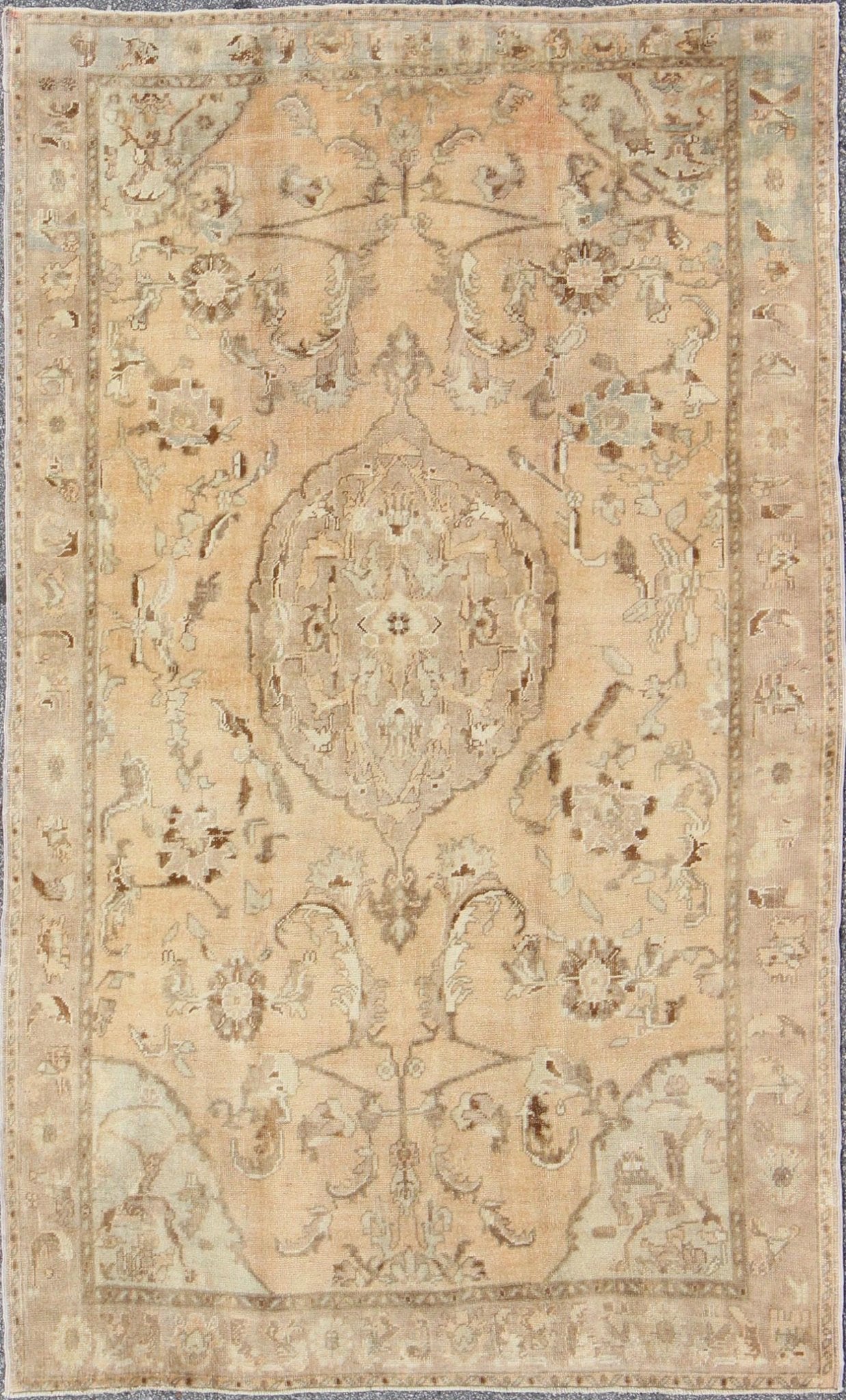 Oushak Rug Vintage from Turkey with Floral Design and Exquisite Center Medallion kwarugs Oushak rug vintage from Turkey with floral design and exquisite center medallion, rug en - 92228, country of origin / type: Turkey / Oushak, circa 1940 ... - Keivan Woven ArtsEN - 92228 - 1644Rug