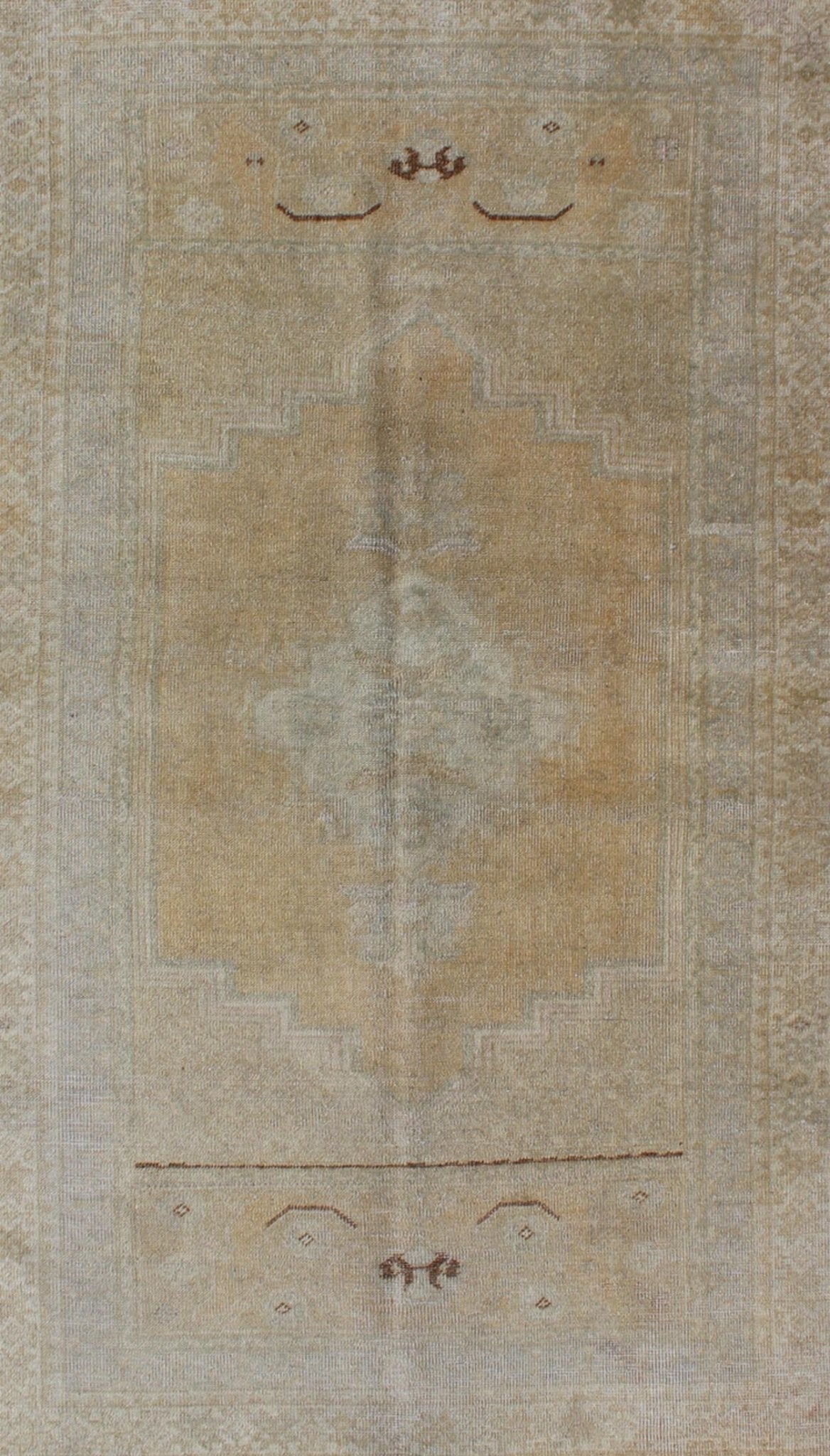 Faded Turkish Oushak Carpet with Geometric Floral Motifs in Tan, Yellow & Gray Turkish Oushak Carpet with Geometric Floral Motifs rug/en - 92944, origin/turkey kwarugs This faded Oushak rug features an intricately beautiful design. The ... - Keivan Woven ArtsEN - 92944 - 1662Rug