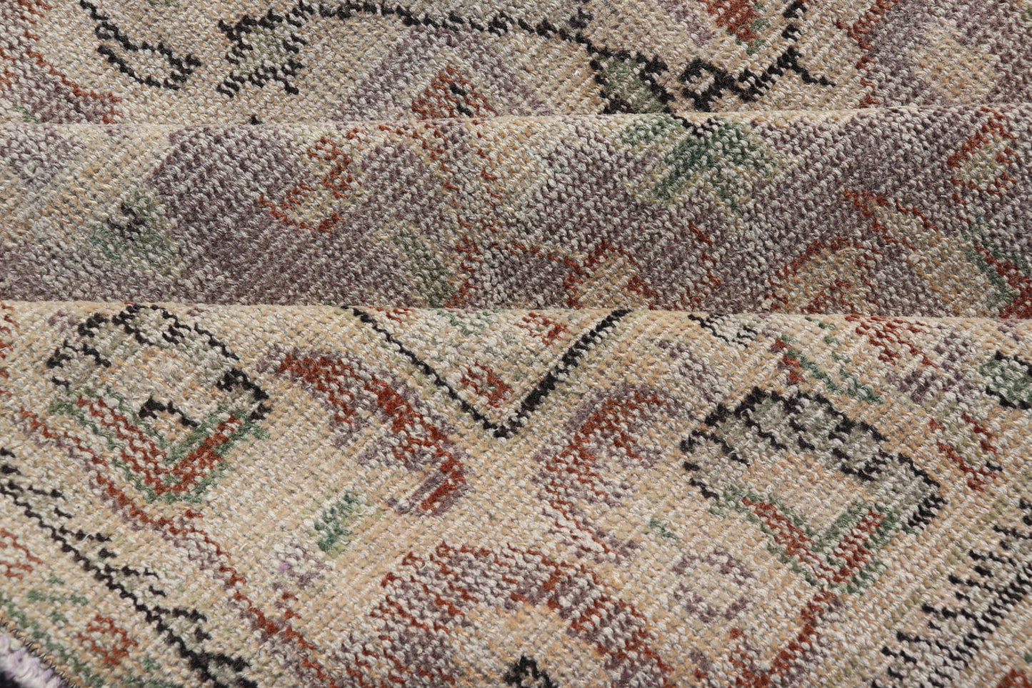 Vintage Turkish Distressed Oushak Rug with All - Over Floral Design in Lilac Color Vintage Turkish Distressed Oushak Rug with All - Over Floral Design in Lilac Color. Keivan Woven Arts / rug EN - P13614, country of origin / type: Turkey / Oushak, ... - Keivan Woven ArtsEN - P13614 - 18126Rug